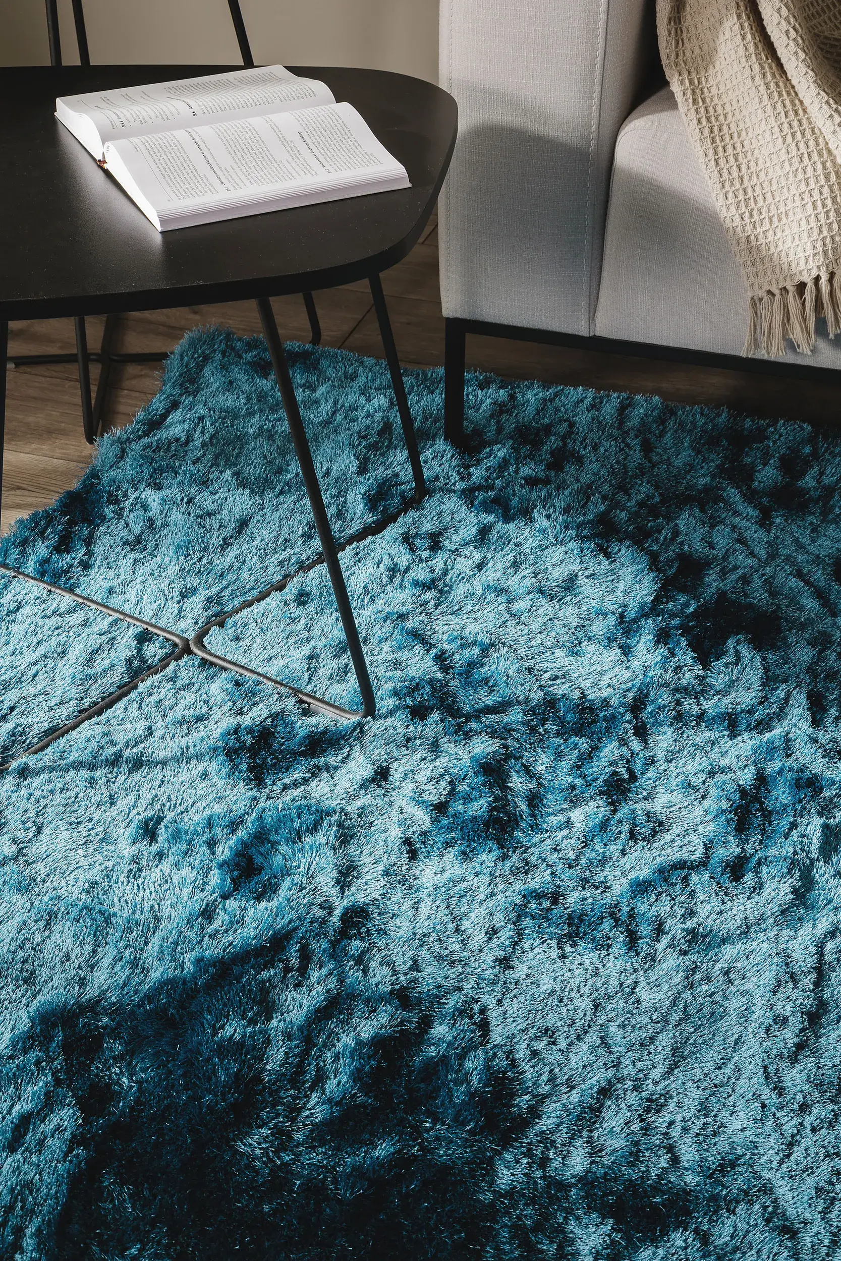 Tappeto di 100% Poliestere in Azzurro con pelo alto 100% Poliestere da benuta nest