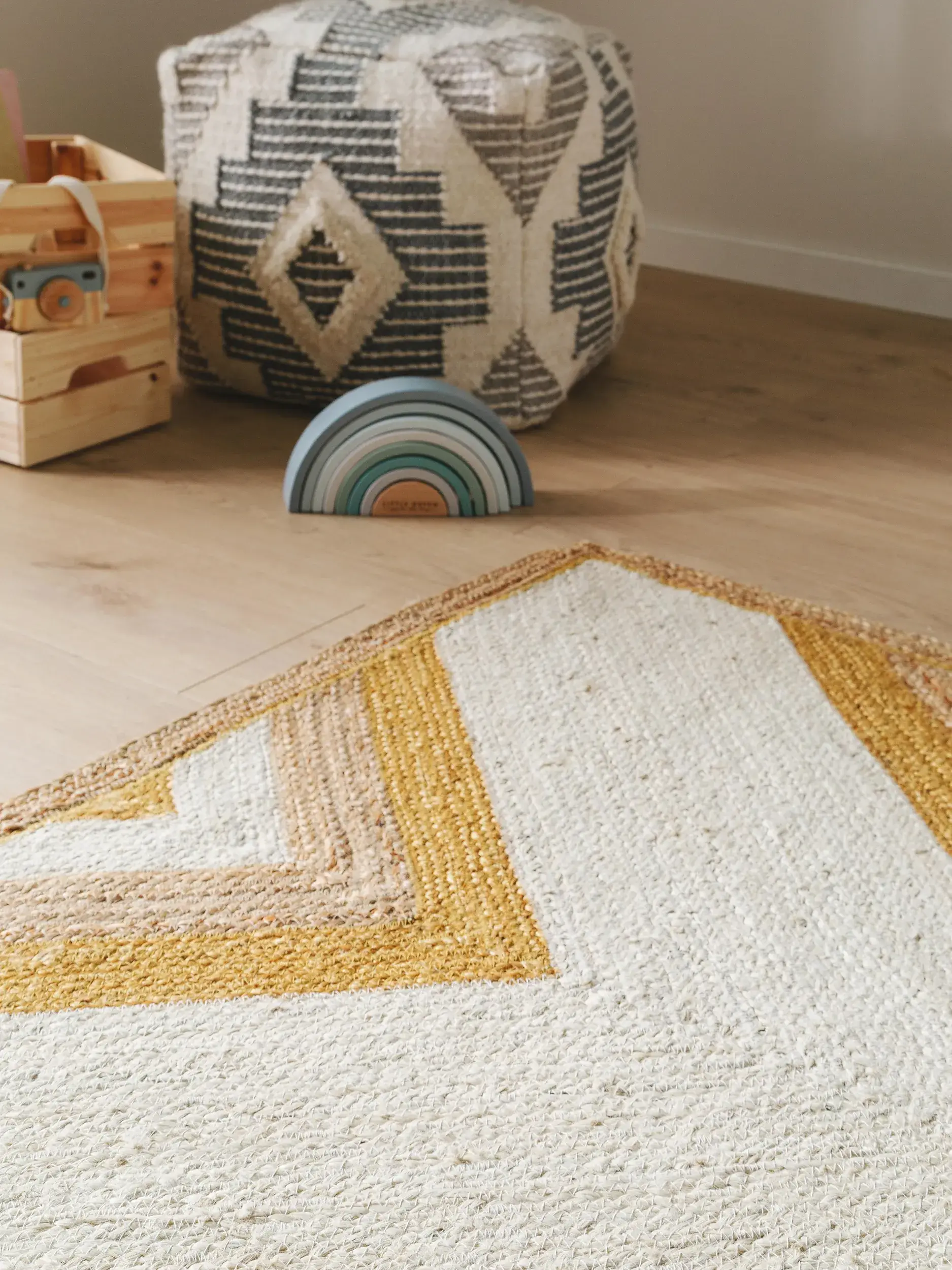 Matto 100% Jutea värissä Beige 100% Jute korkealla nukalla merkiltä Lytte