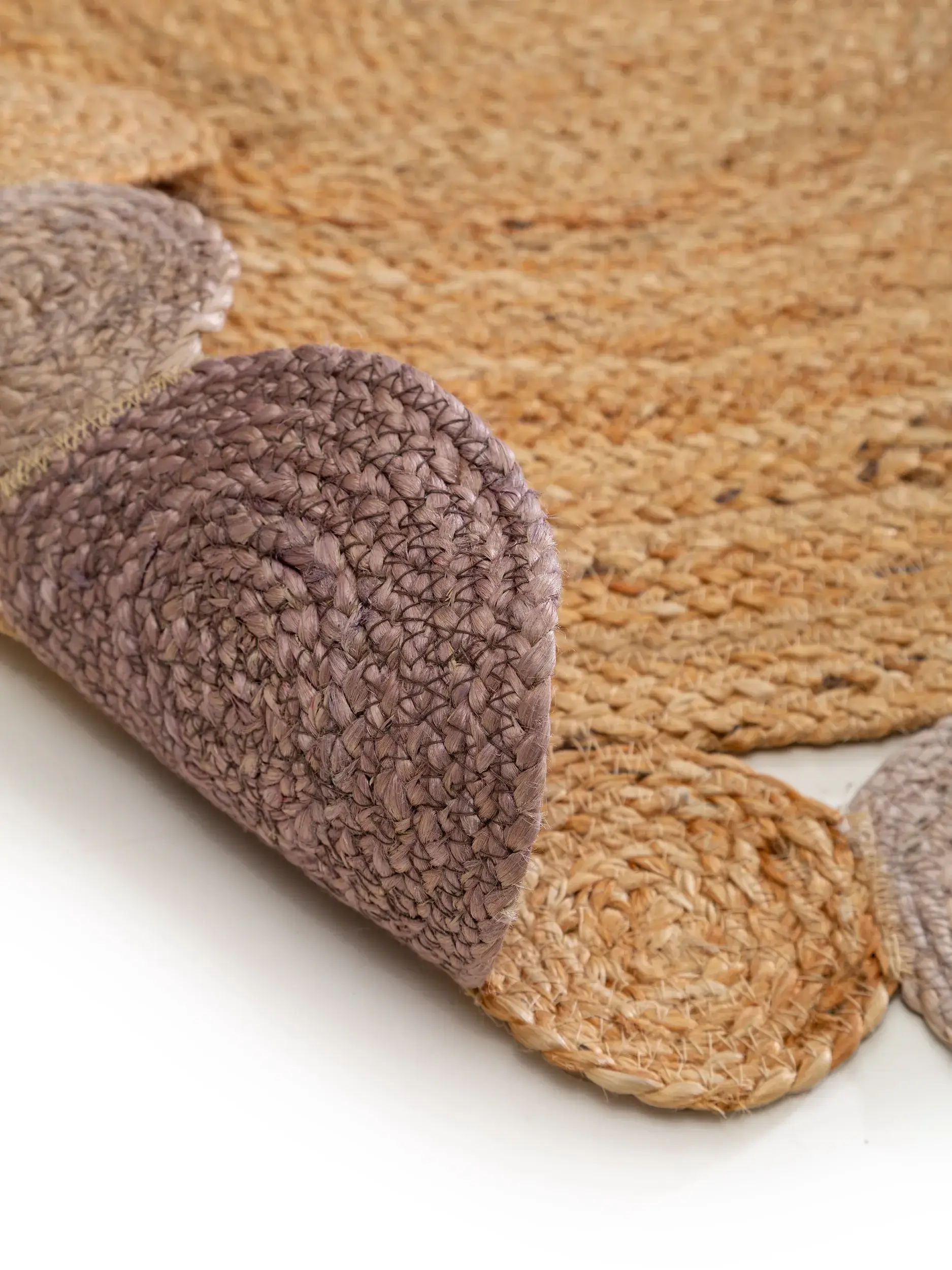 Teppich Bubbles aus 100% Jute in Lila von Lytte