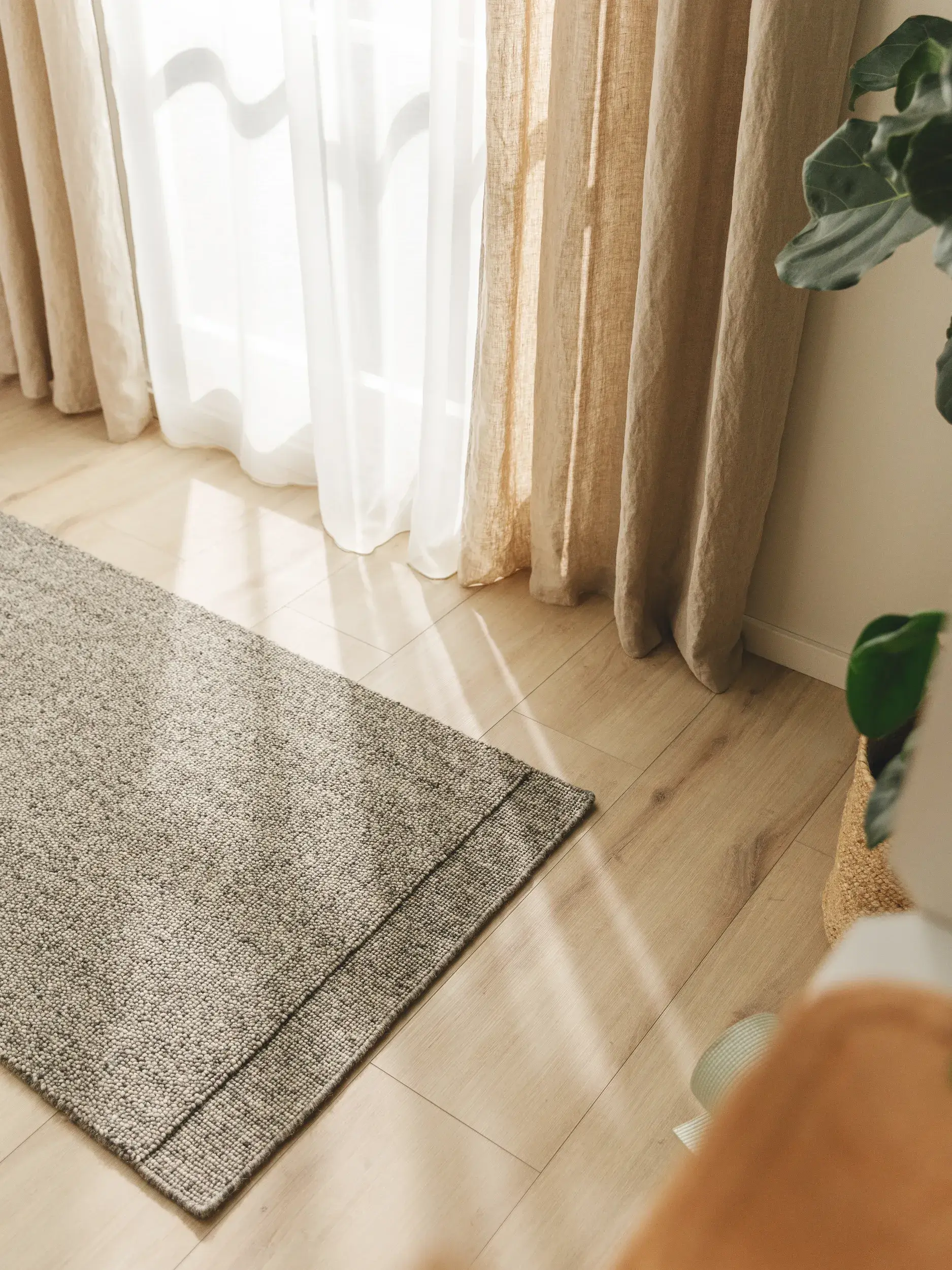 Teppich aus 80% Wolle, 20% Baumwolle in Grau mit 80% Wolle, 20% Baumwolle hohem Flor von benuta Pure