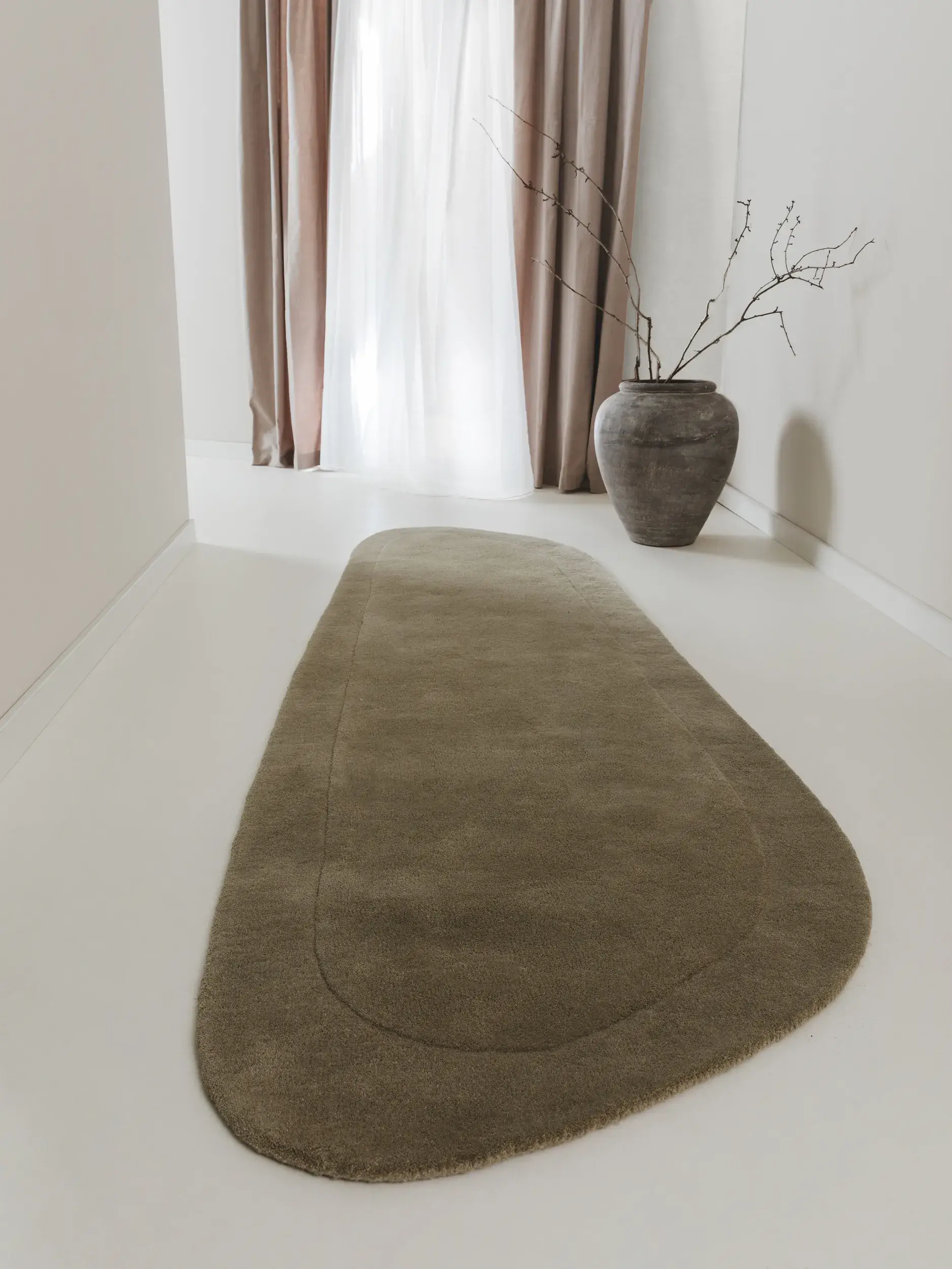 Tapijt van 100% Wol in Groen met een 100% Wol hoge pool van benuta pure