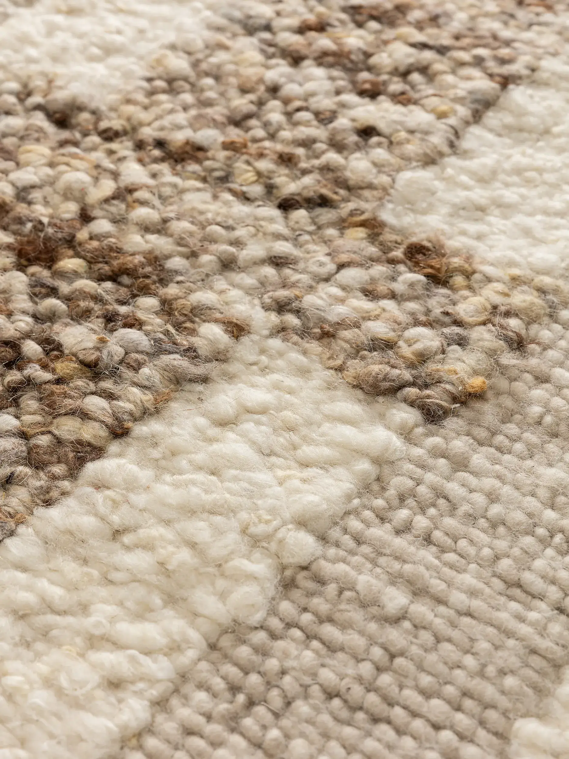 Teppich aus 90% Wolle, 10% Baumwolle in Beige mit 90% Wolle, 10% Baumwolle hohem Flor von benuta Finest