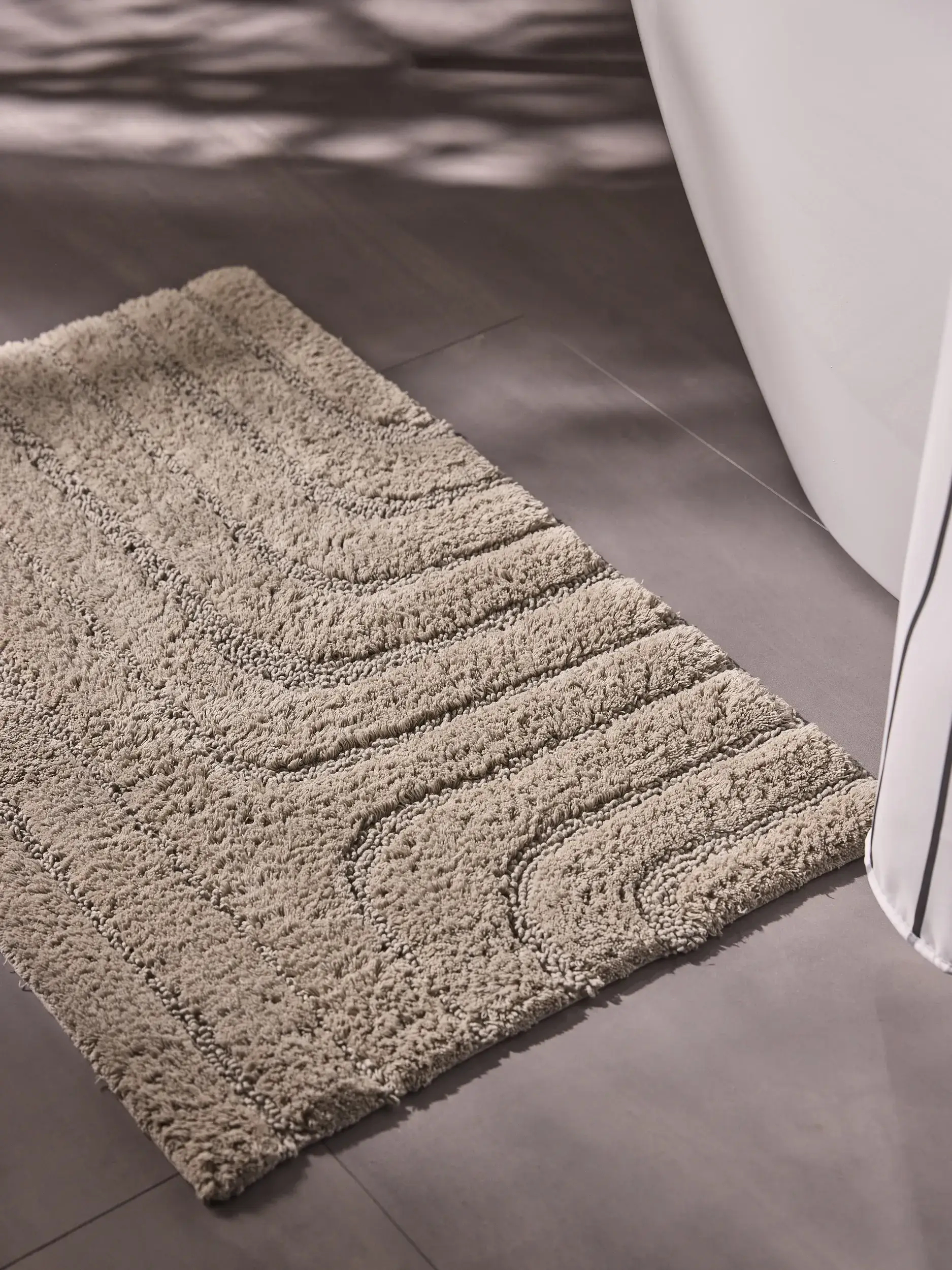 Badematte Dan Taupe com design Geometrisch em 100% Baumwolle da benuta Nest