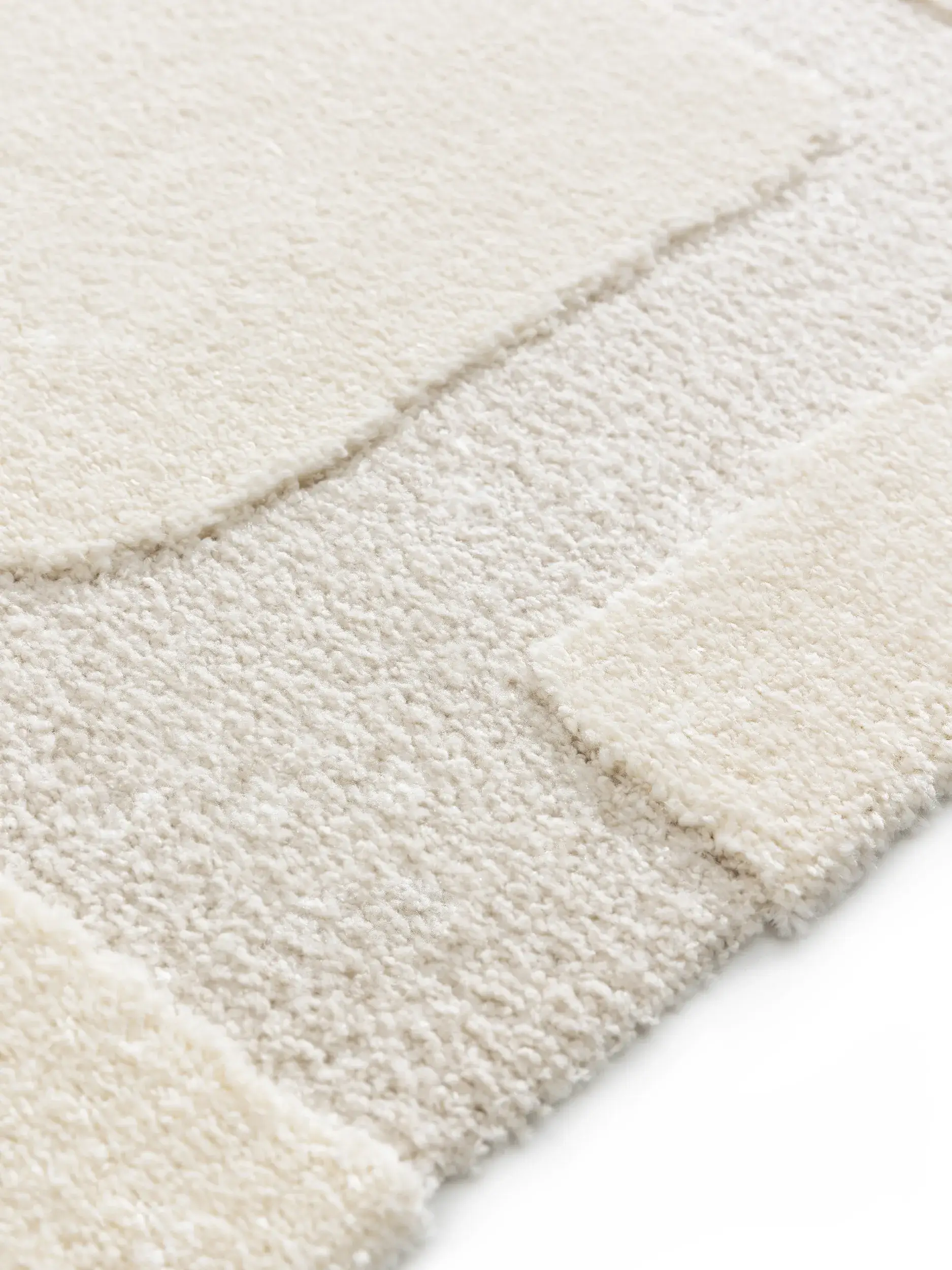 Teppich aus 60% Polypropylen, 40% Polyester in Beige mit 60% Polypropylen, 40% Polyester hohem Flor von benuta Nest