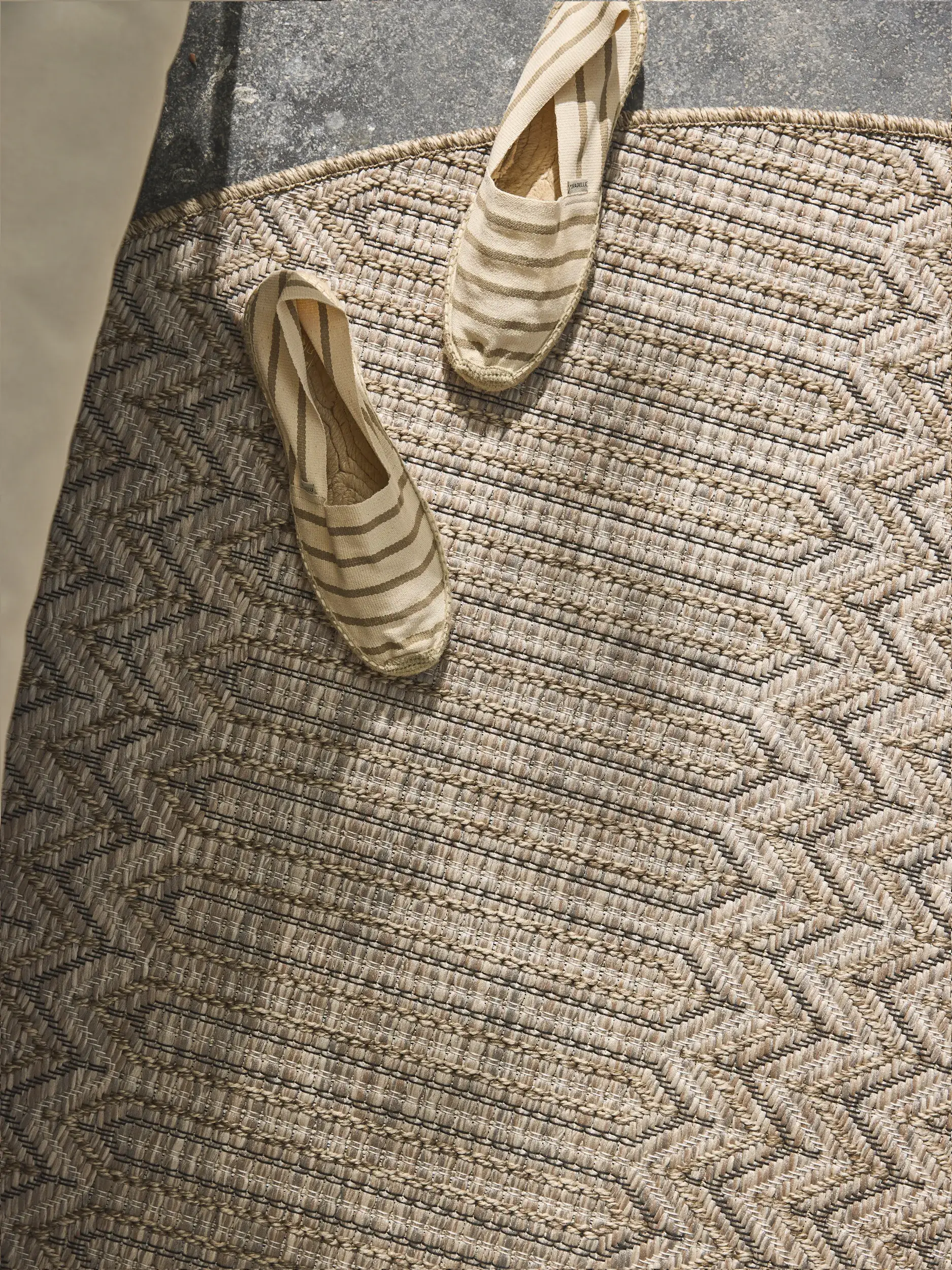 Rug made of 100% Polypropylen in Beige with a 100% Polypropylen high pile by benuta Nest