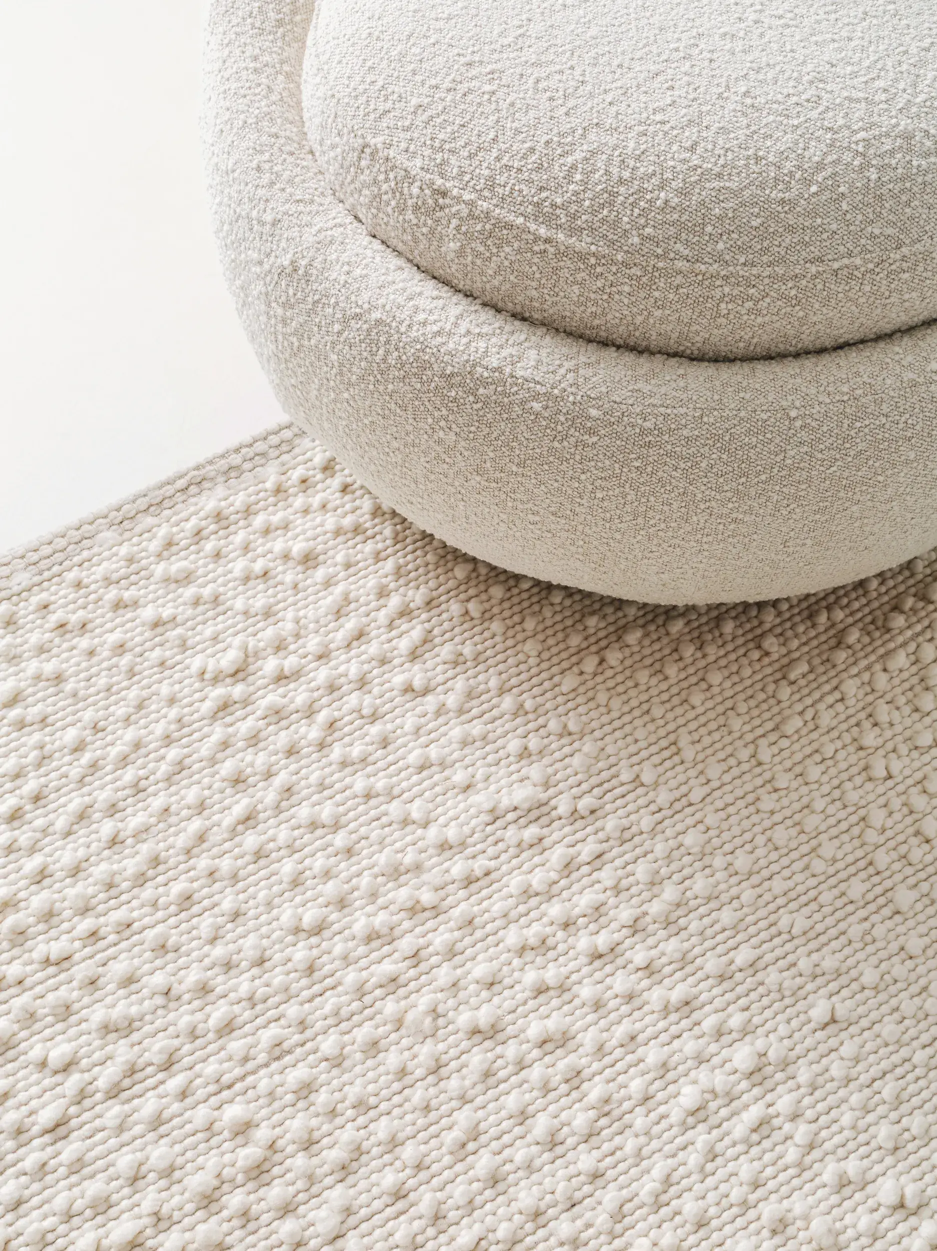 Rug made of 70% Wolle, 15% Jute, 15% Baumwolle in Beige with a 70% Wolle, 15% Jute, 15% Baumwolle high pile by benuta Pure