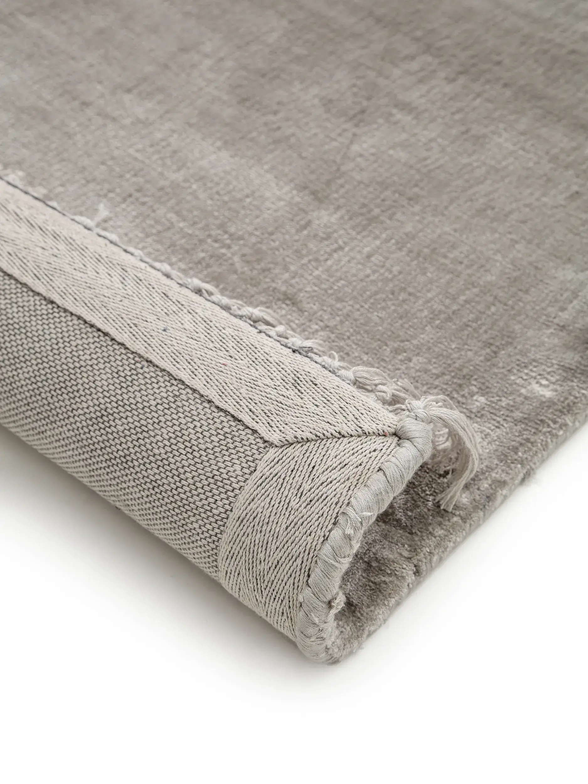 Rug Pearl made of 100% Viscose in Grey by benuta Finest