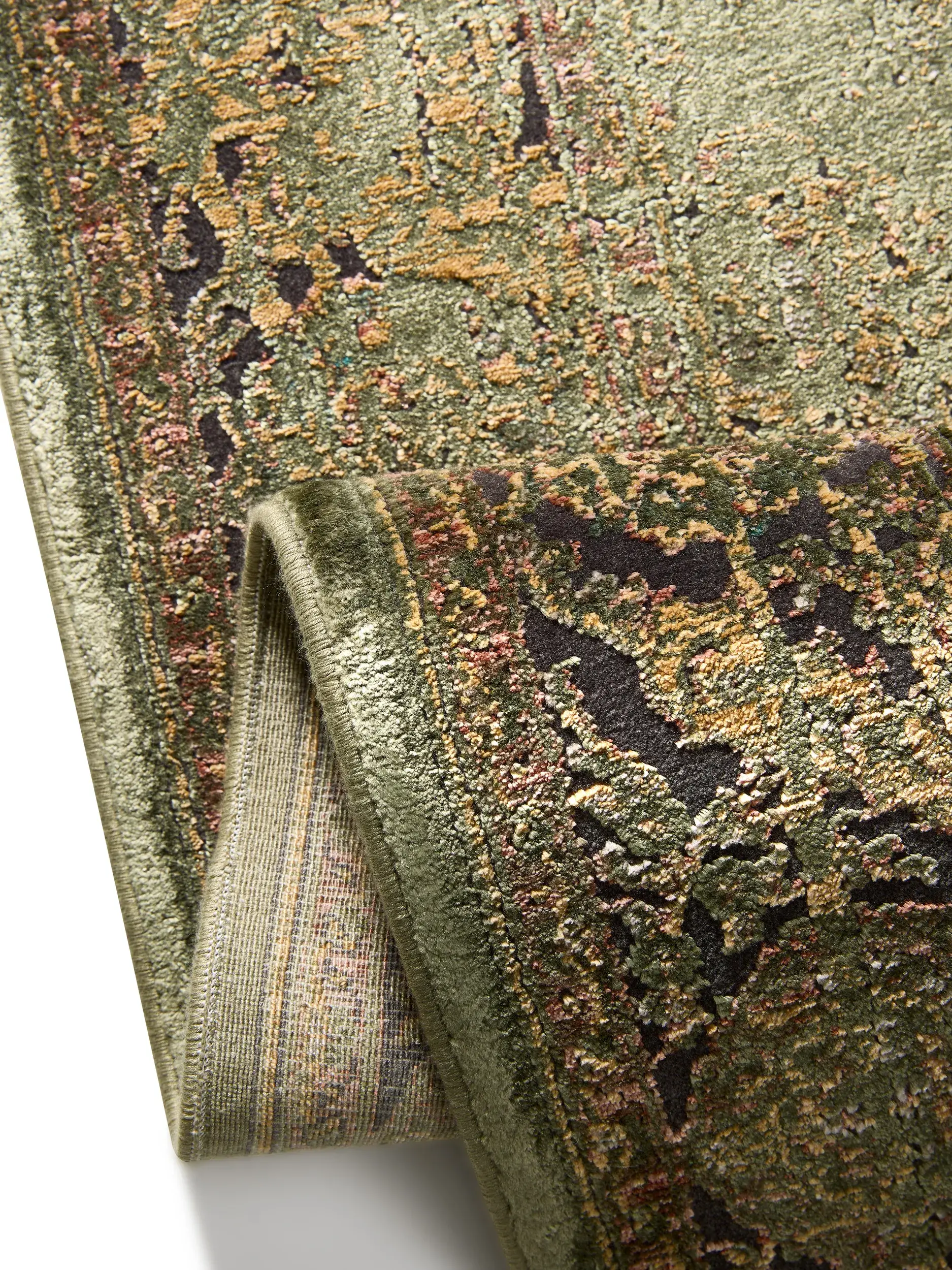Teppich aus 56% Viskose, 30% Polyester, 14% Polyacryl in Grün mit 56% Viskose, 30% Polyester, 14% Polyacryl hohem Flor von benuta Finest
