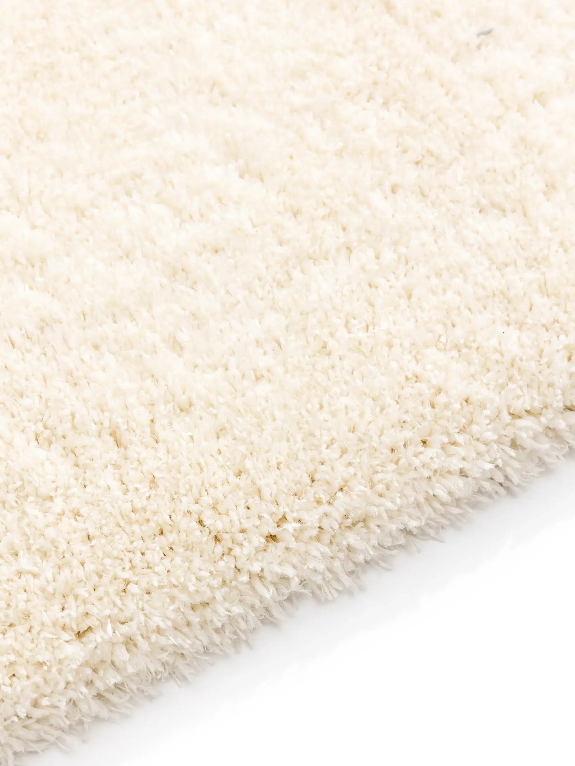 Rug made of 100% Polyester in White with a 100% Polyester high pile by benuta Pop