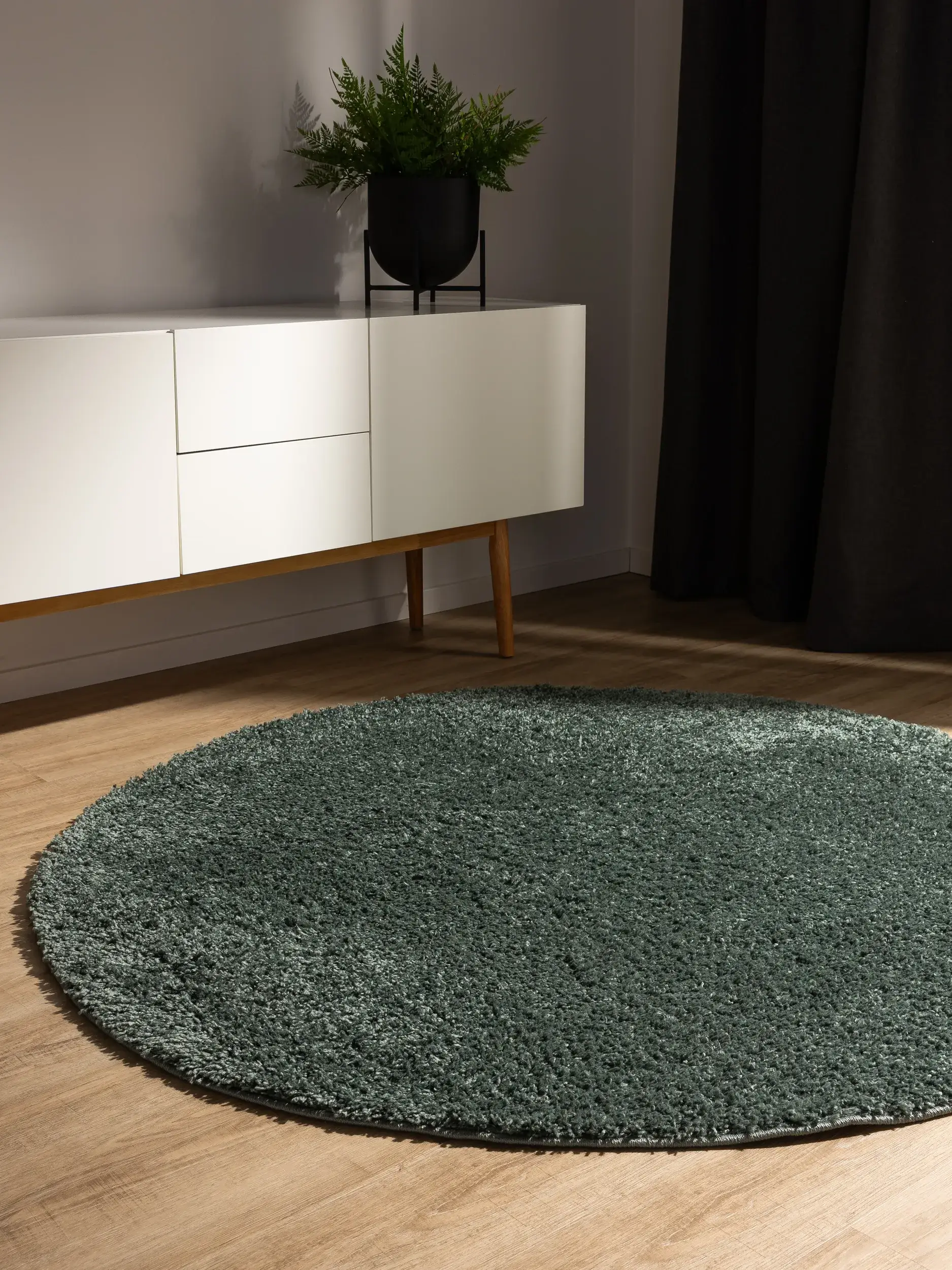 Rug made of 100% Polypropylen in Schwarz with a 100% Polypropylen high pile by benuta Basic