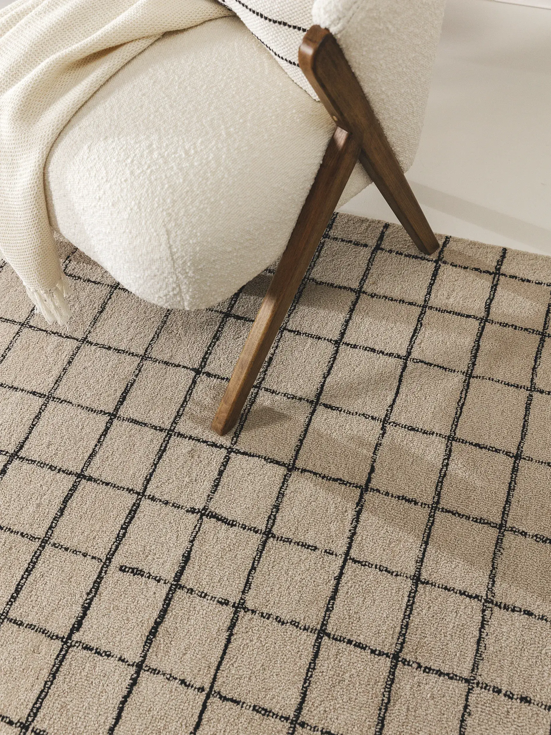 Teppich aus 100% Wolle in Taupe mit 100% Wolle hohem Flor von benuta Pop