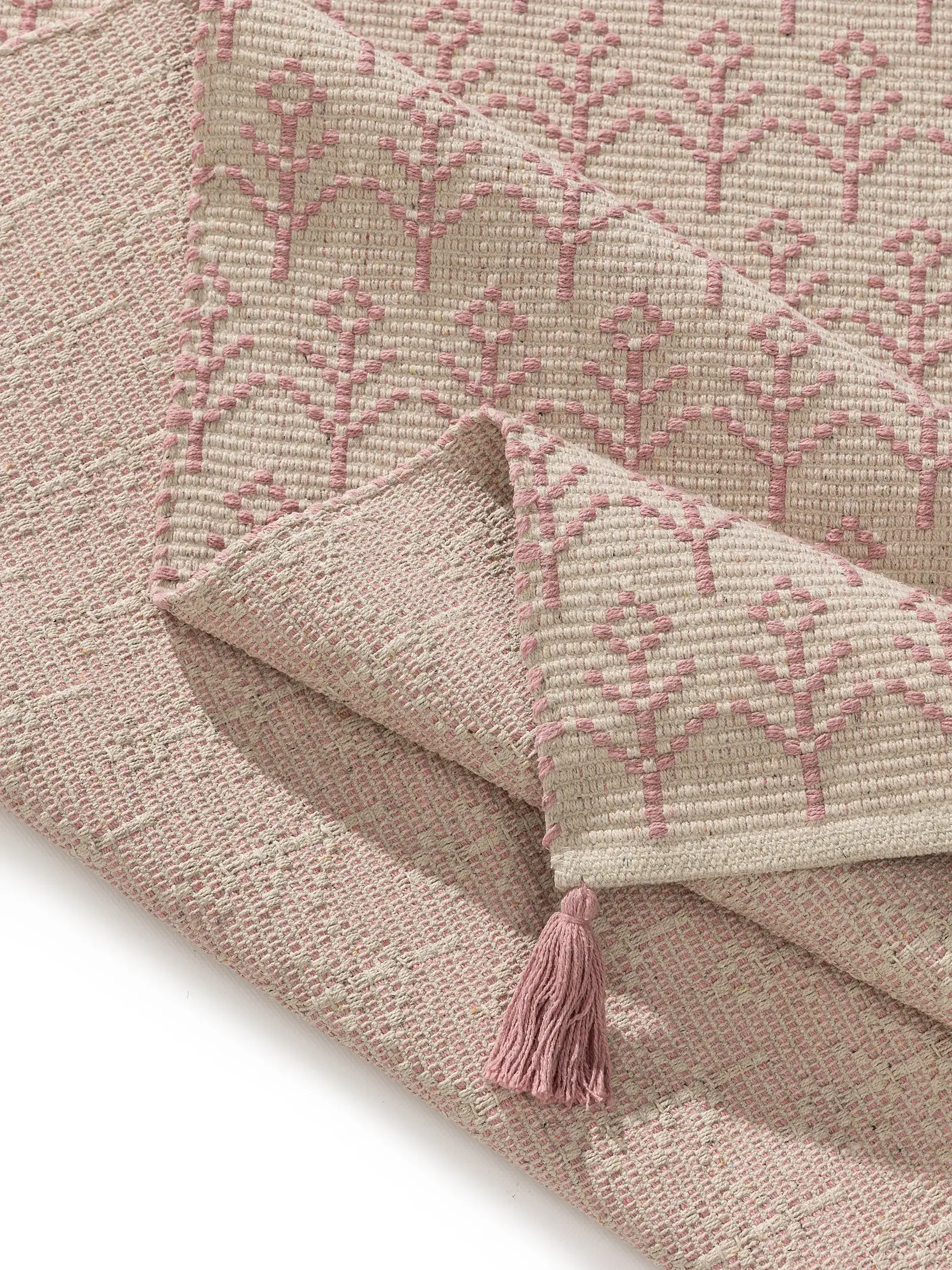 Matto 60% Baumwolle (recycelt), 40% Polyestera värissä Rosa 60% Baumwolle (recycelt), 40% Polyester korkealla nukalla merkiltä Lytte