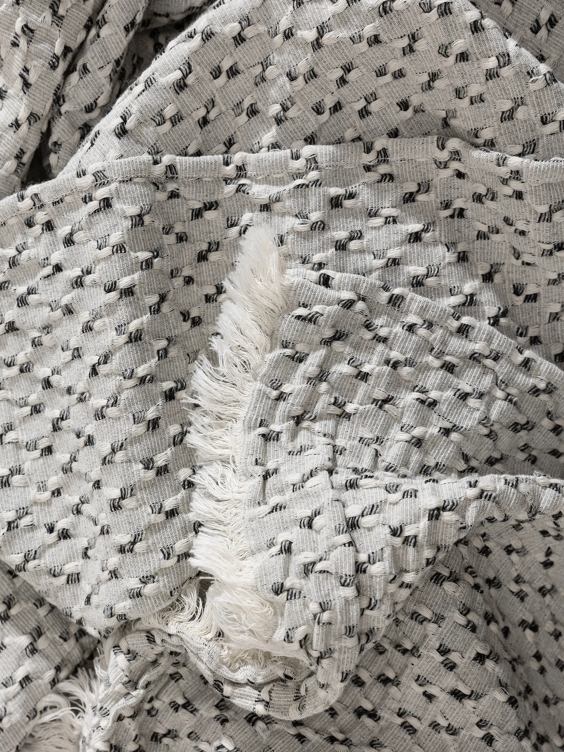 Decke Vanida Grau im Design  aus  von benuta Pure
