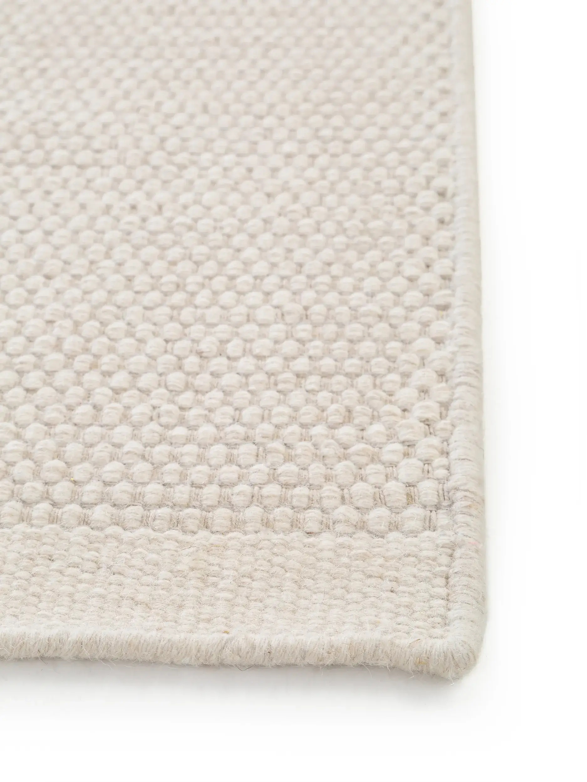 Teppich aus 80% Wolle, 20% Baumwolle in Weiß mit 80% Wolle, 20% Baumwolle hohem Flor von benuta Pure