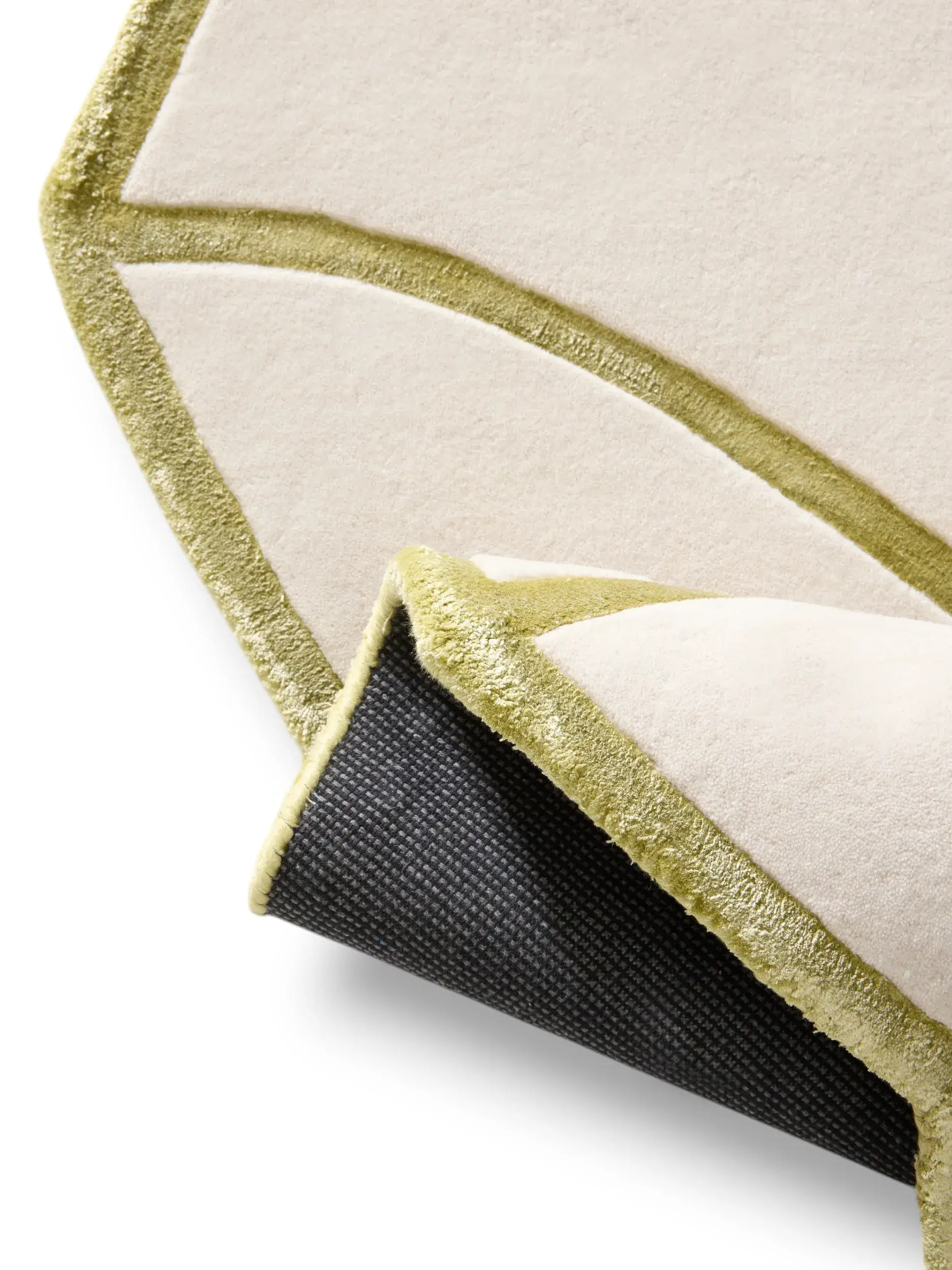 Rug made of 85% Wool, 15% Lyocell (Tencel™) in Beige with a 85% Wool, 15% Lyocell (Tencel™) high pile by benuta Finest