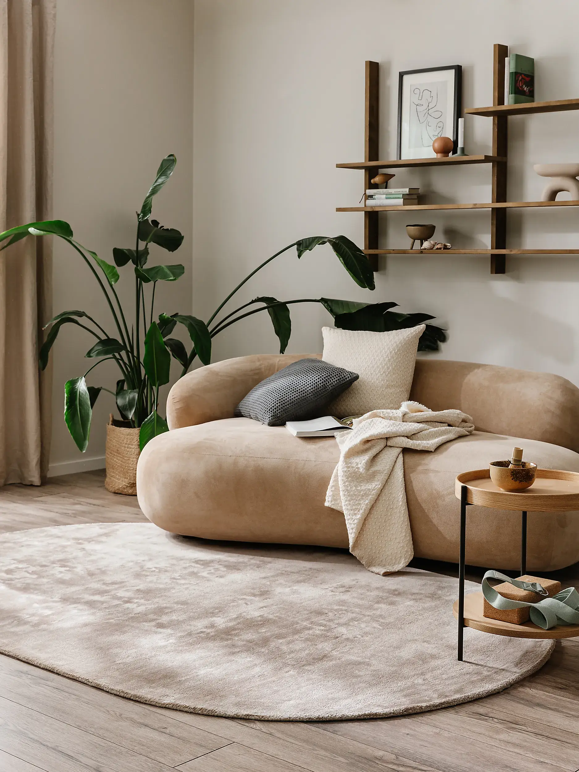 Teppich aus 100% Viskose in Taupe mit 100% Viskose hohem Flor von benuta Pure