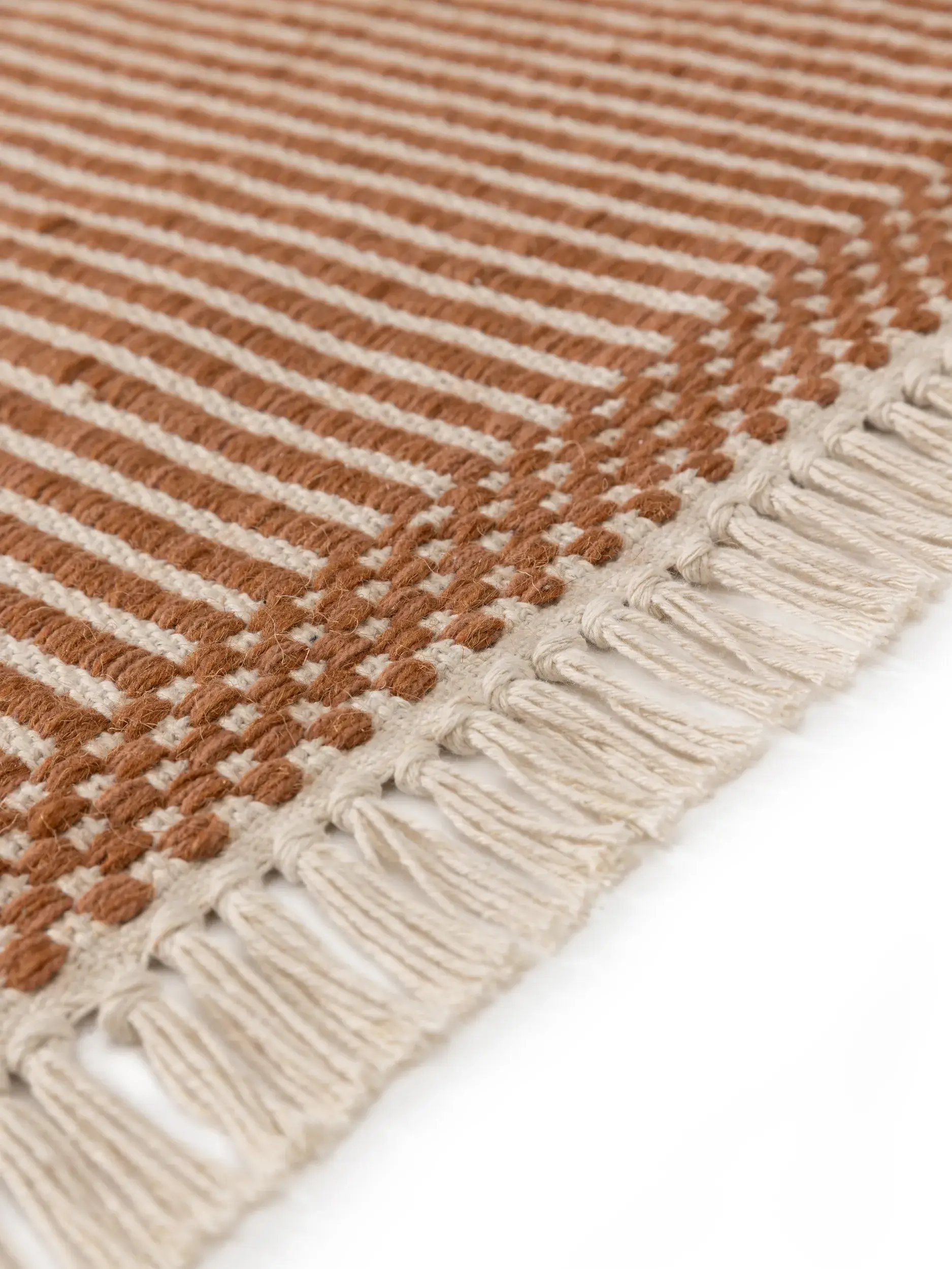 Teppich aus 70% Baumwolle, 30% Wolle in Braun mit 70% Baumwolle, 30% Wolle hohem Flor von Lytte