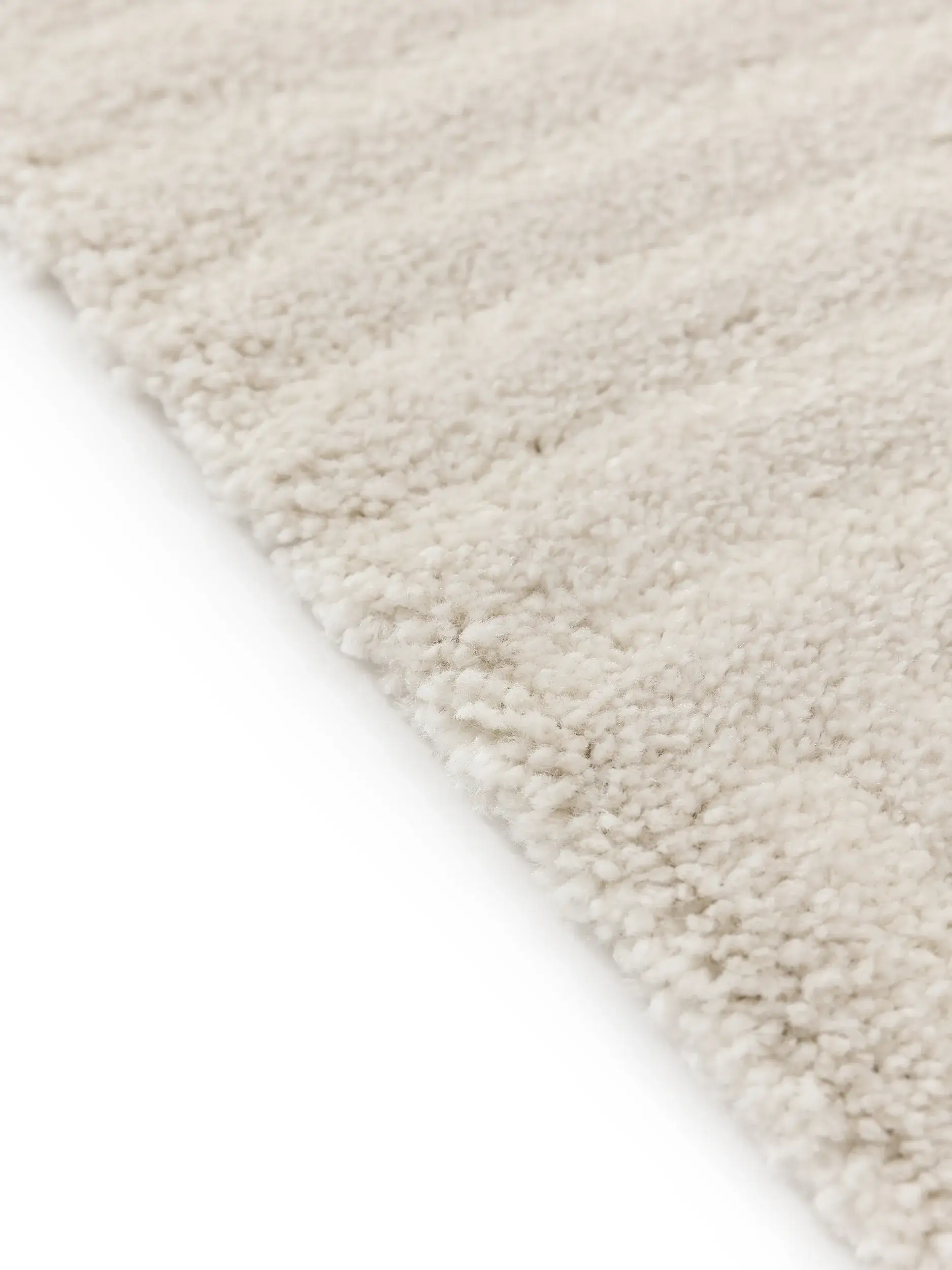 Teppich aus 100% Polypropylen in Weiß mit 100% Polypropylen hohem Flor von benuta Nest
