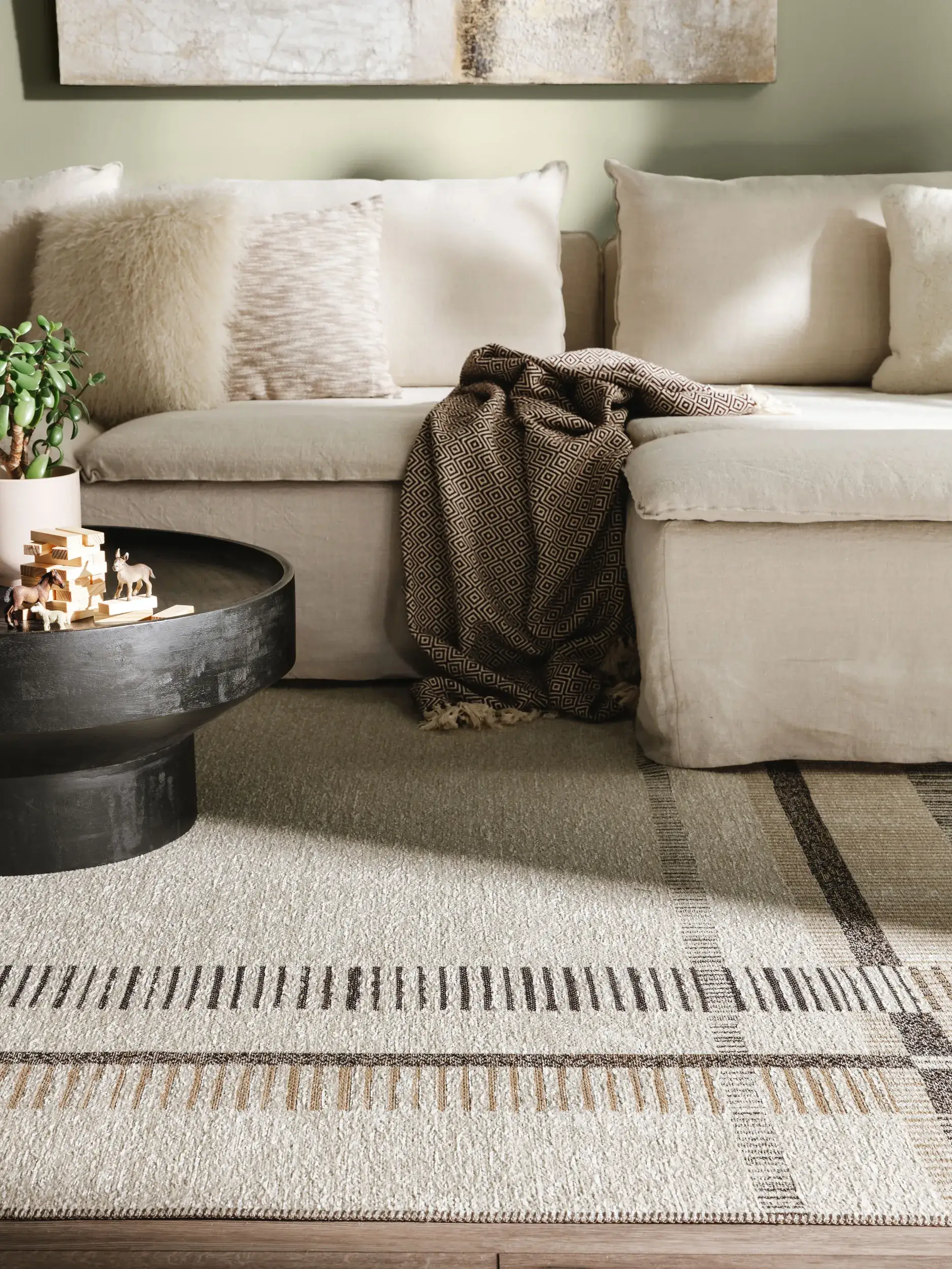 Teppich aus 65% Polyester (recycled PET), 35% Jute in Beige mit 65% Polyester (recycled PET), 35% Jute hohem Flor von benuta Nest