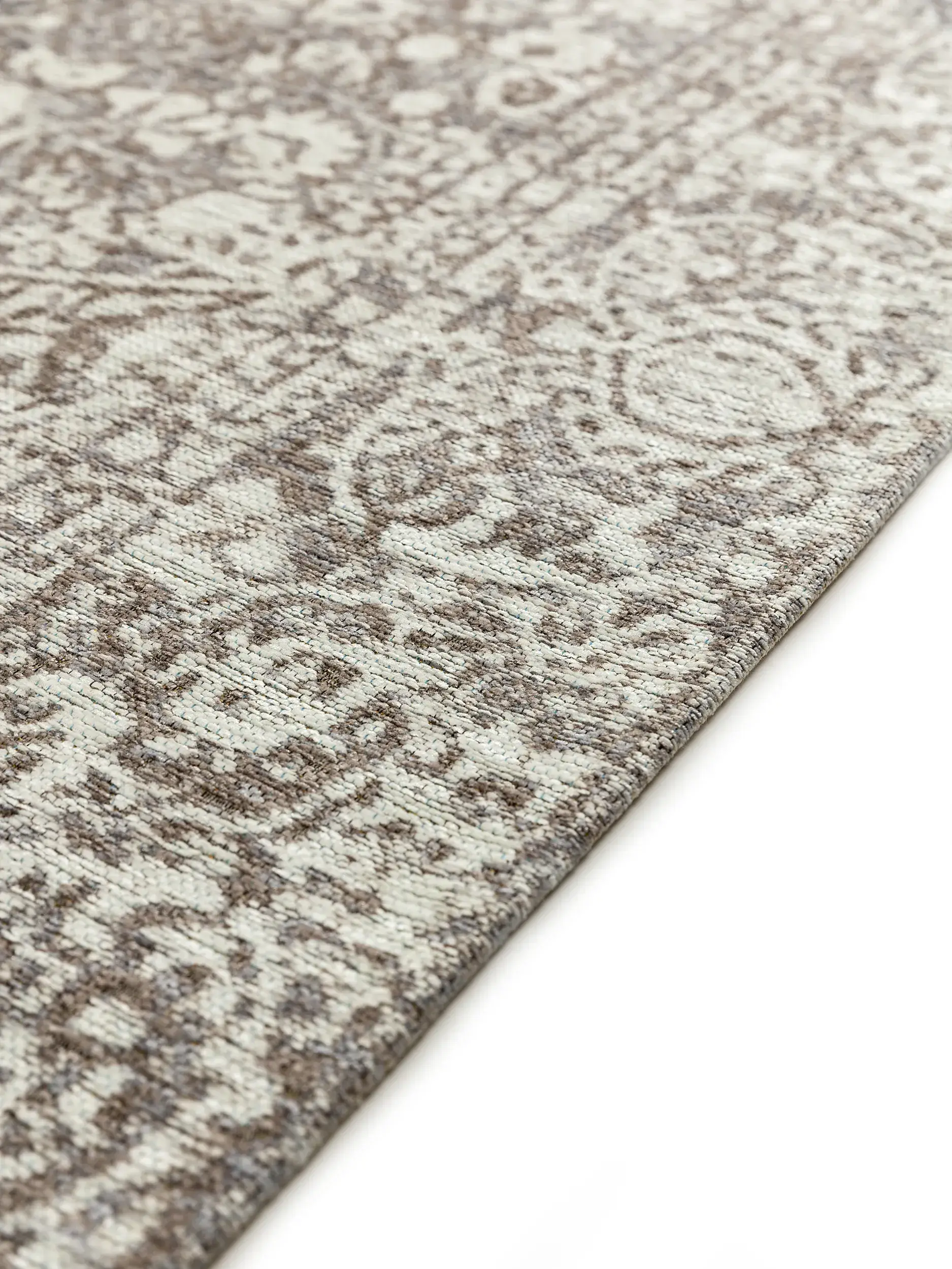 Matto 55% Polyacryl, 27% Polyester, 17% Baumwolle, 1% Latexa värissä Grau 55% Polyacryl, 27% Polyester, 17% Baumwolle, 1% Latex korkealla nukalla merkiltä benuta Nest