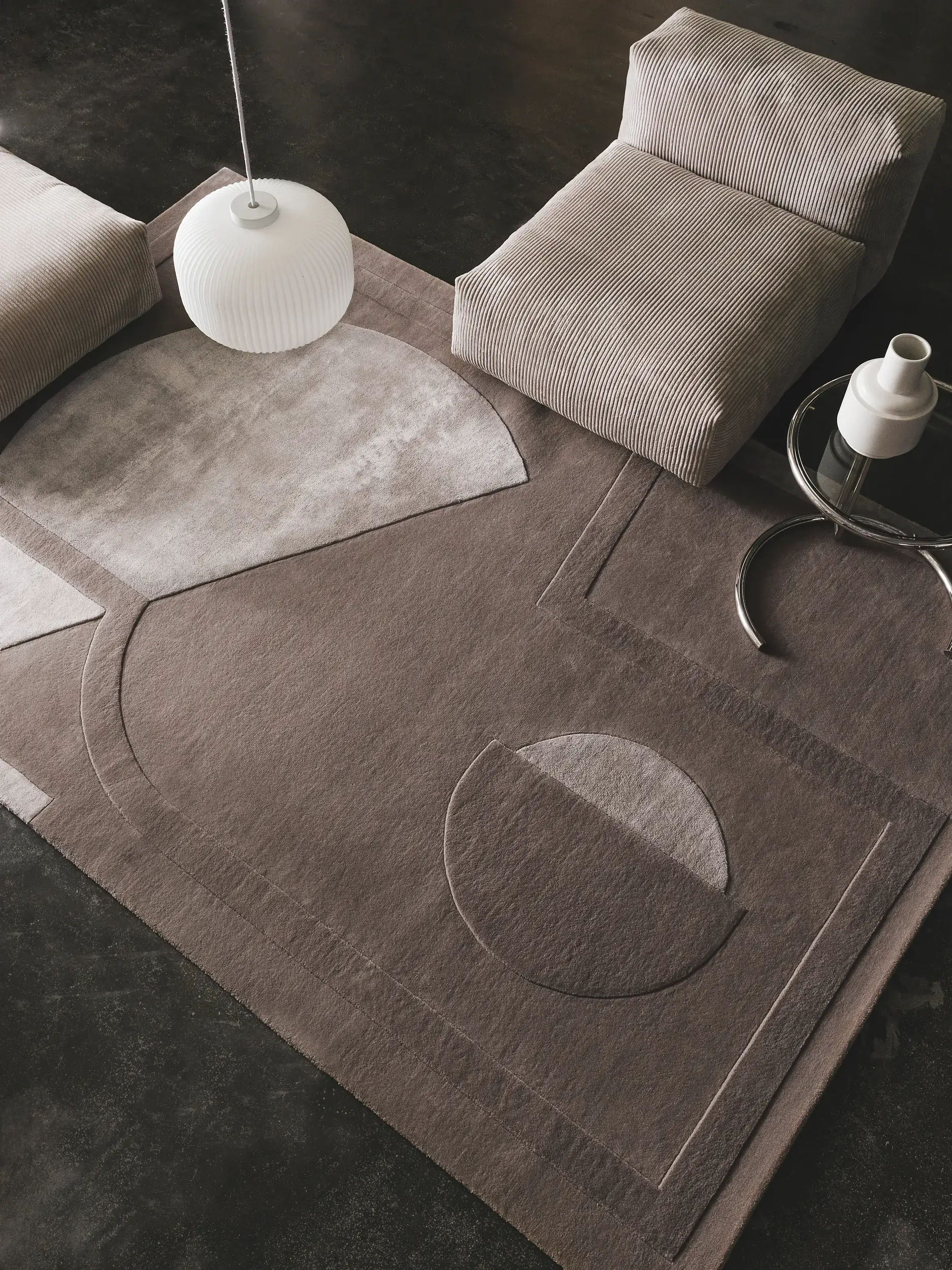 Teppich aus 75% Wolle, 25% Lyocell (Tencel™) in Taupe mit 75% Wolle, 25% Lyocell (Tencel™) hohem Flor von benuta Finest