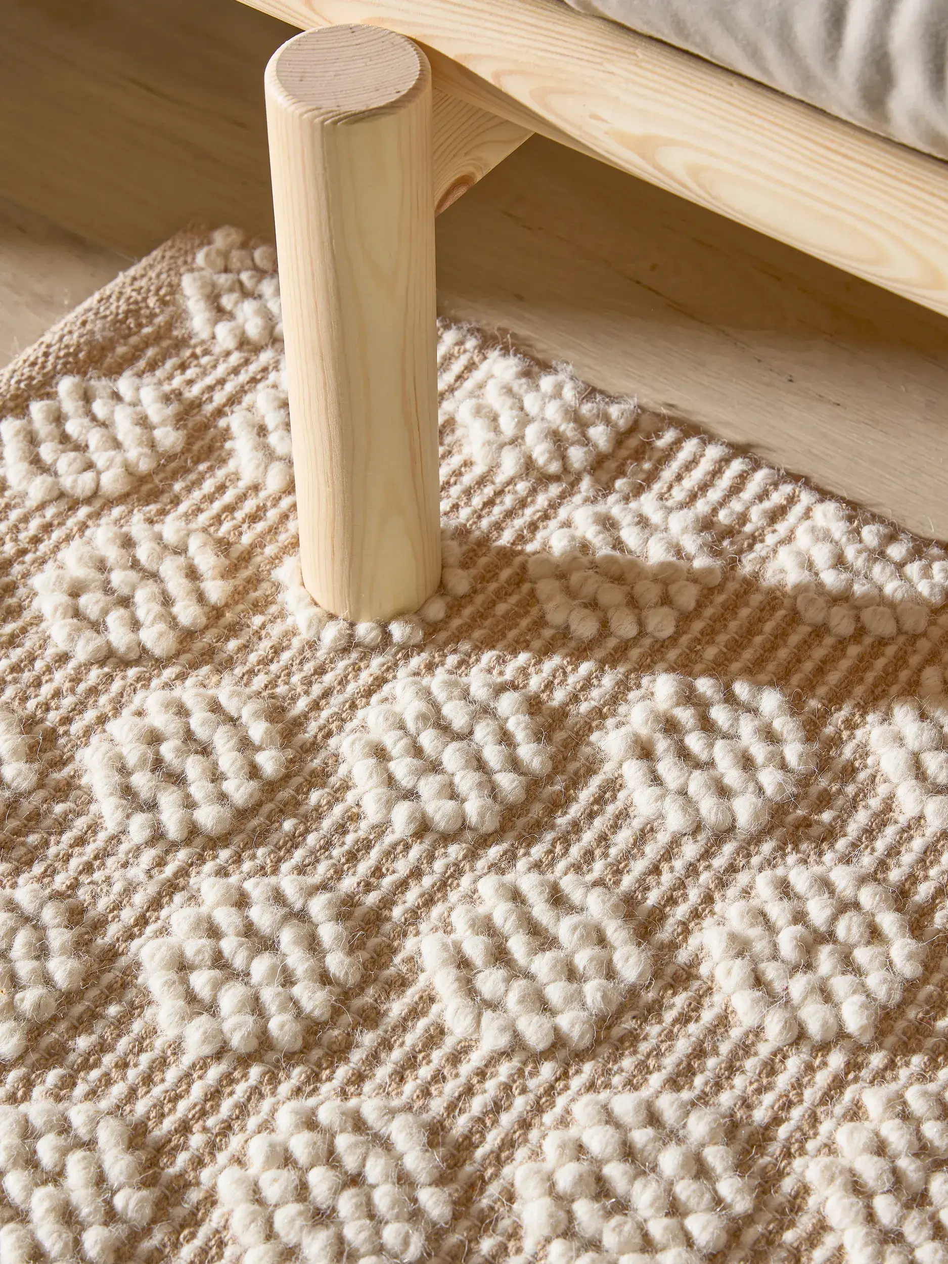 Teppich aus 60% Wolle, 40% Baumwolle in Beige mit 60% Wolle, 40% Baumwolle hohem Flor von Lytte