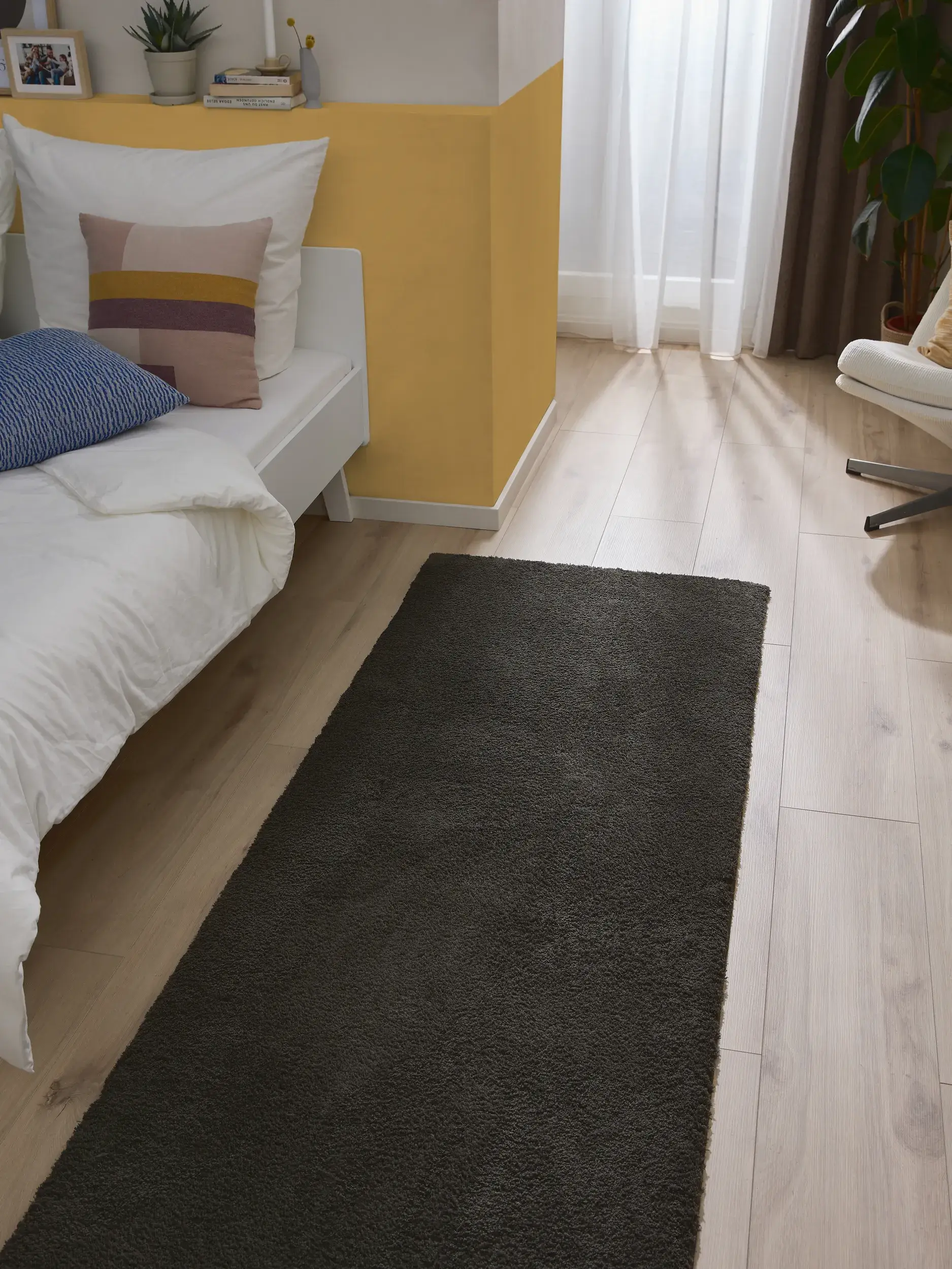 Teppich aus 100% Polyester in Schwarz mit 100% Polyester hohem Flor von benuta Nest