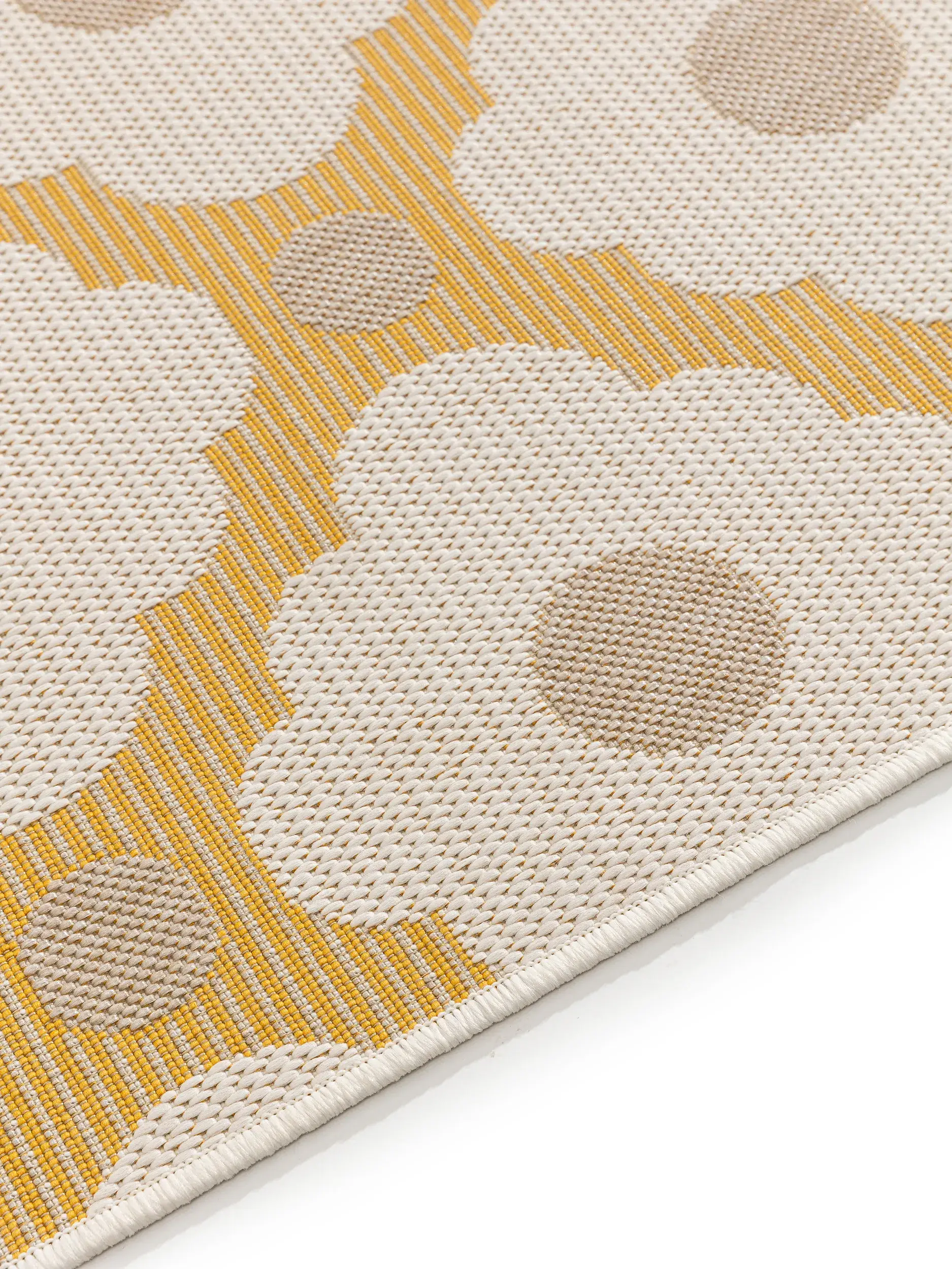 Tapis en 100 % Polyester (PET recyclé) en Jaune avec une pile de 100 % Polyester (PET recyclé) de hauteur de benuta nest