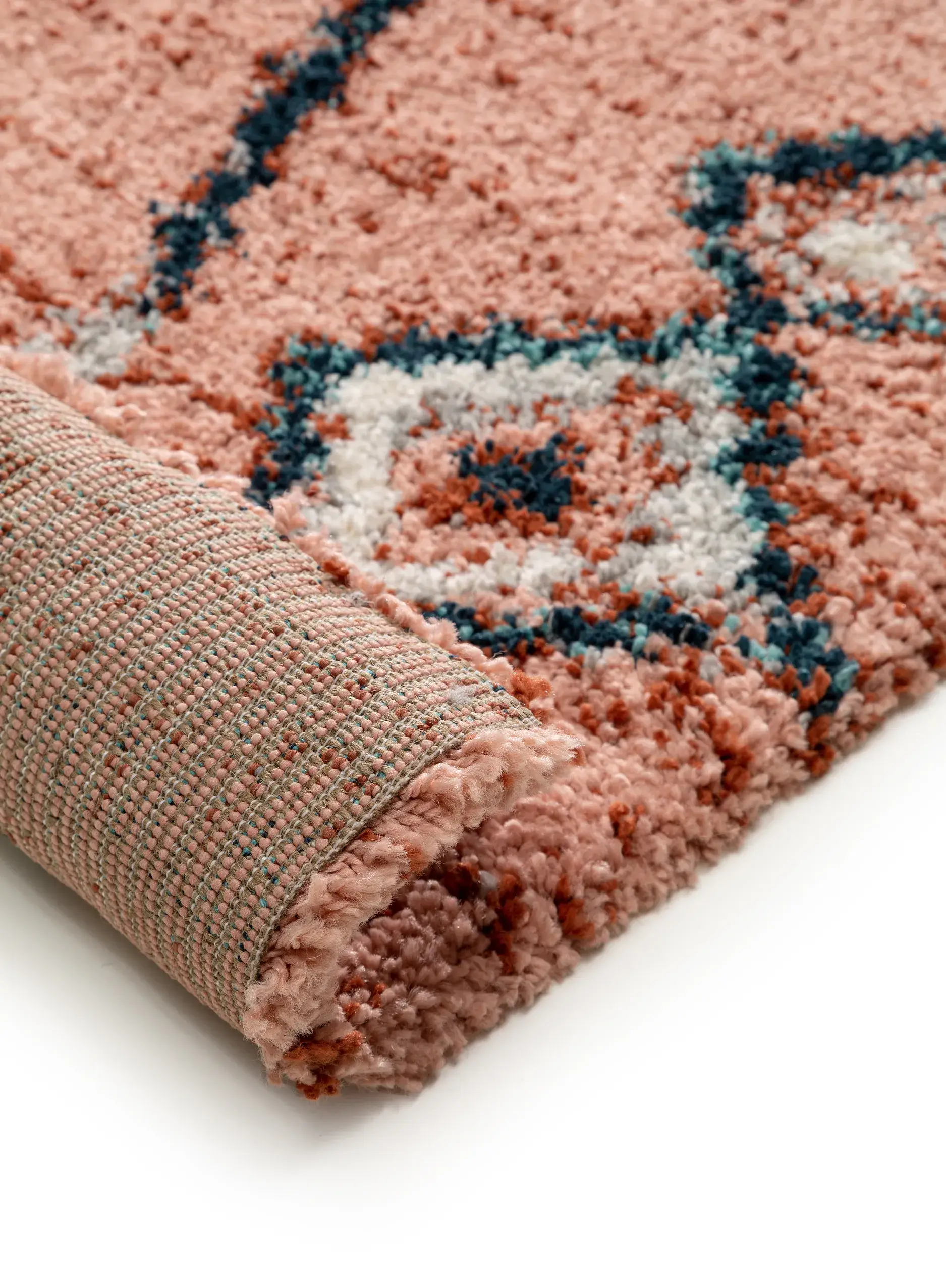 Rug made of 100% Polypropylen in Rosa with a 100% Polypropylen high pile by benuta Nest