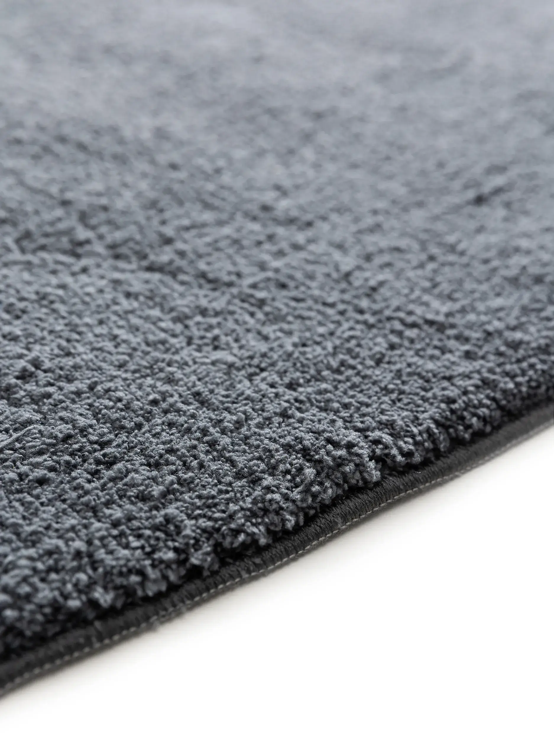 Rug made of 100% Polyester in Schwarz with a 100% Polyester high pile by benuta Pop