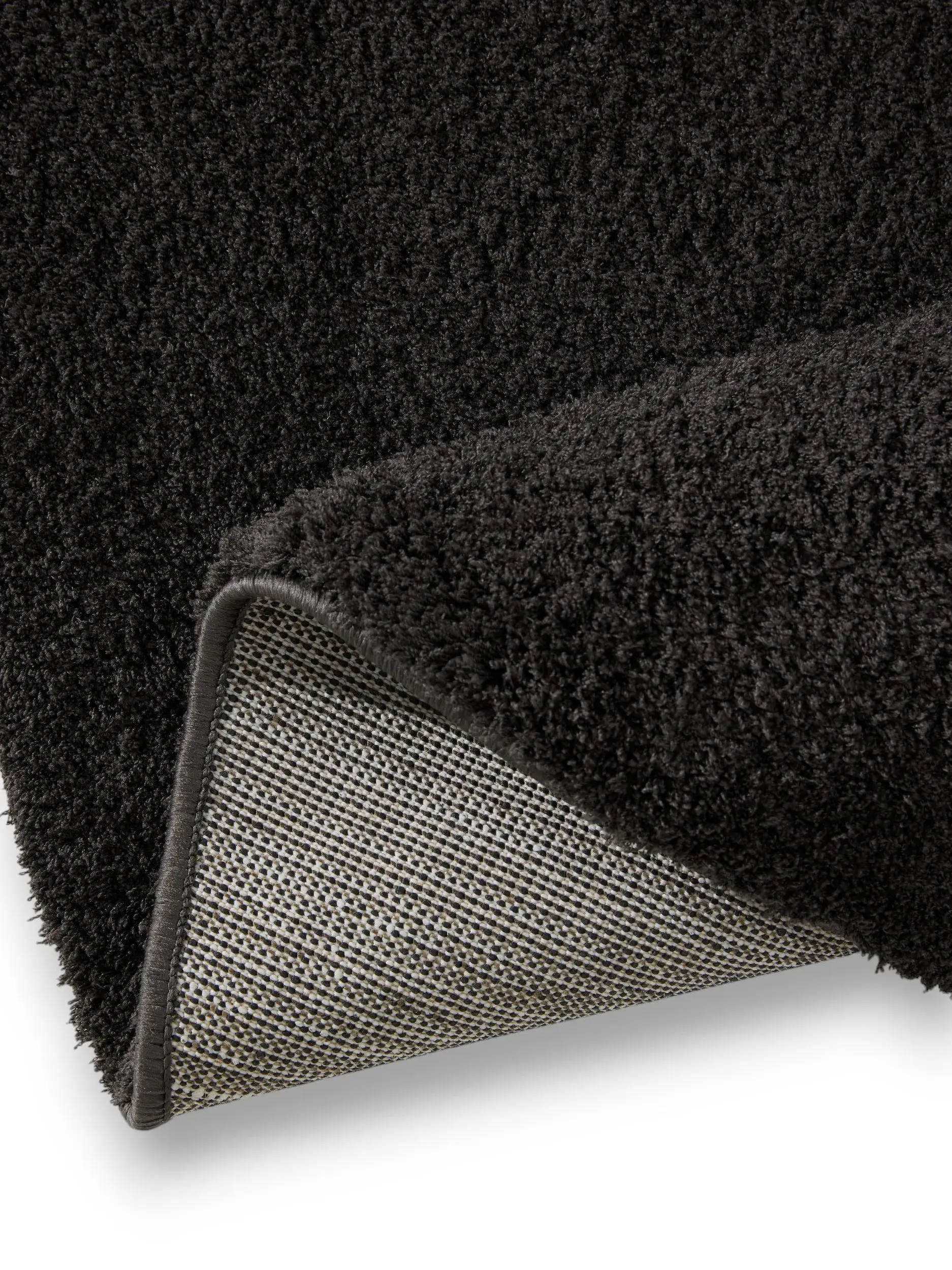 Teppich aus 100% Polyester in Schwarz mit 100% Polyester hohem Flor von benuta Nest