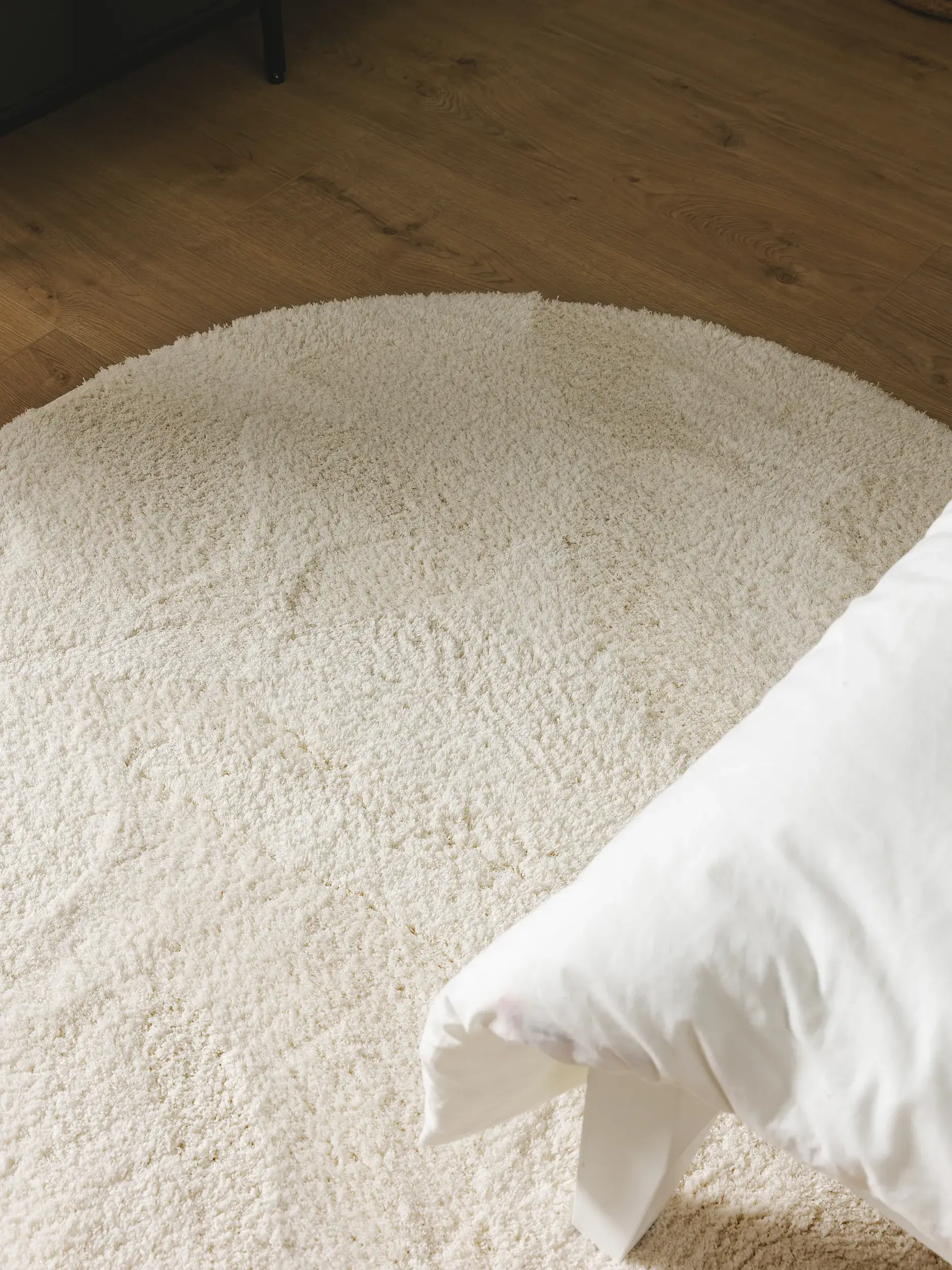 Tappeto di 100% Poliestere (Microfibra) in Bianco con pelo alto 100% Poliestere (Microfibra) da benuta nest
