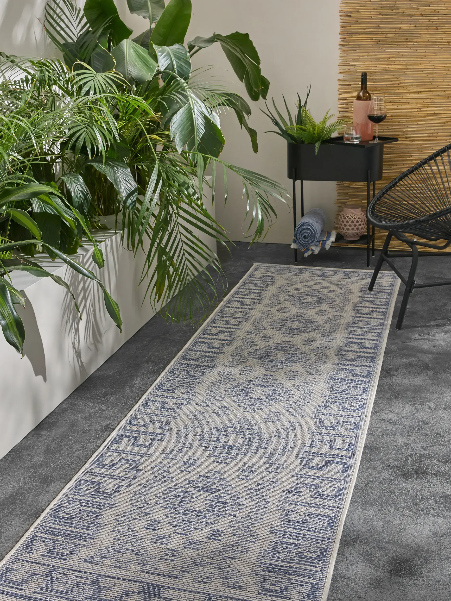 Rug made of 100% Polypropylen in Blue with a 100% Polypropylen high pile by benuta Nest