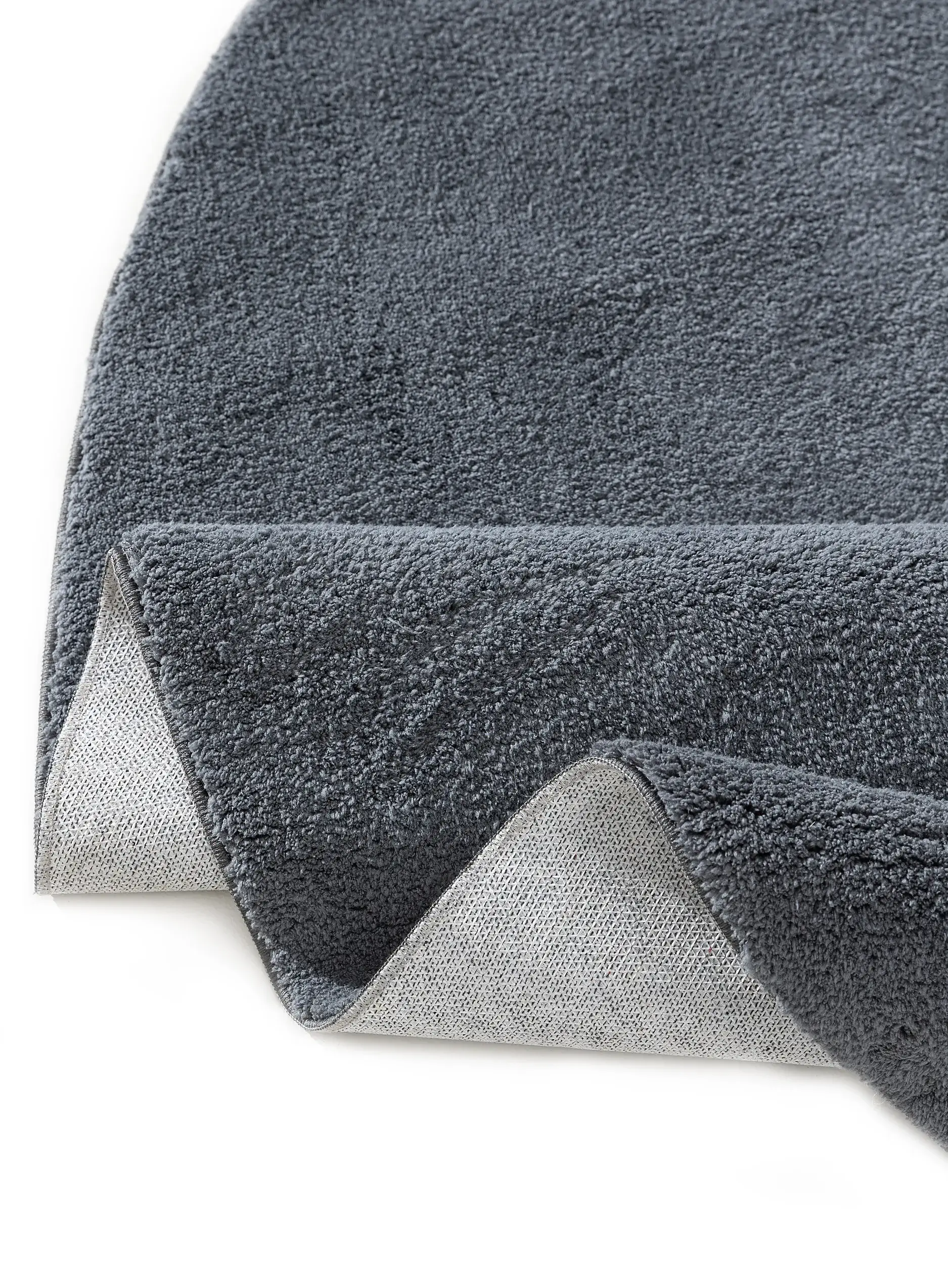 Rug made of 100% Polyester in Schwarz with a 100% Polyester high pile by benuta Pop