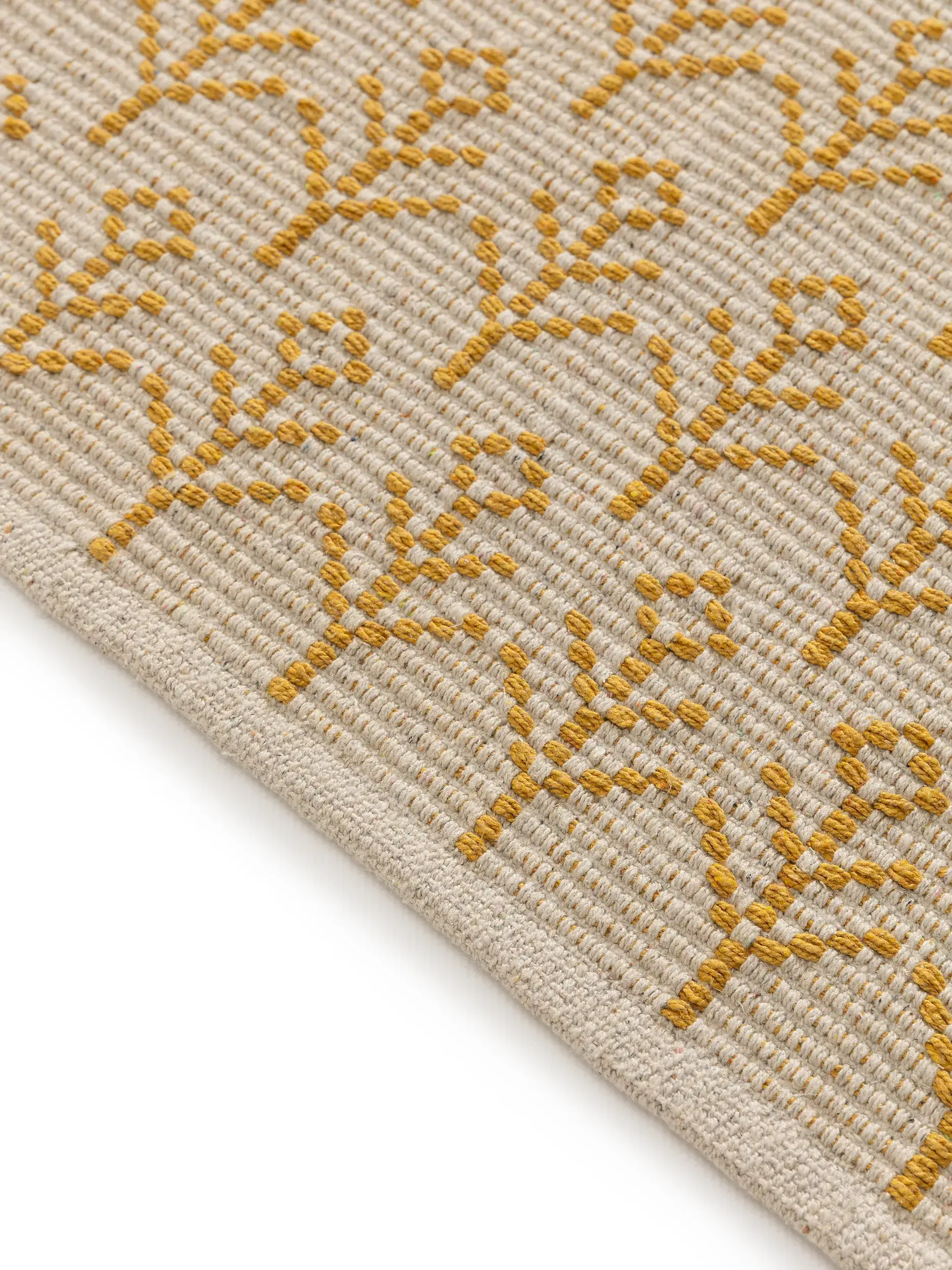 Alfombra de 60% Algodón (reciclado), 40% Poliéster en Amarillo con un pelo de {{Placeholder_Pile Height}} de altura de Lytte