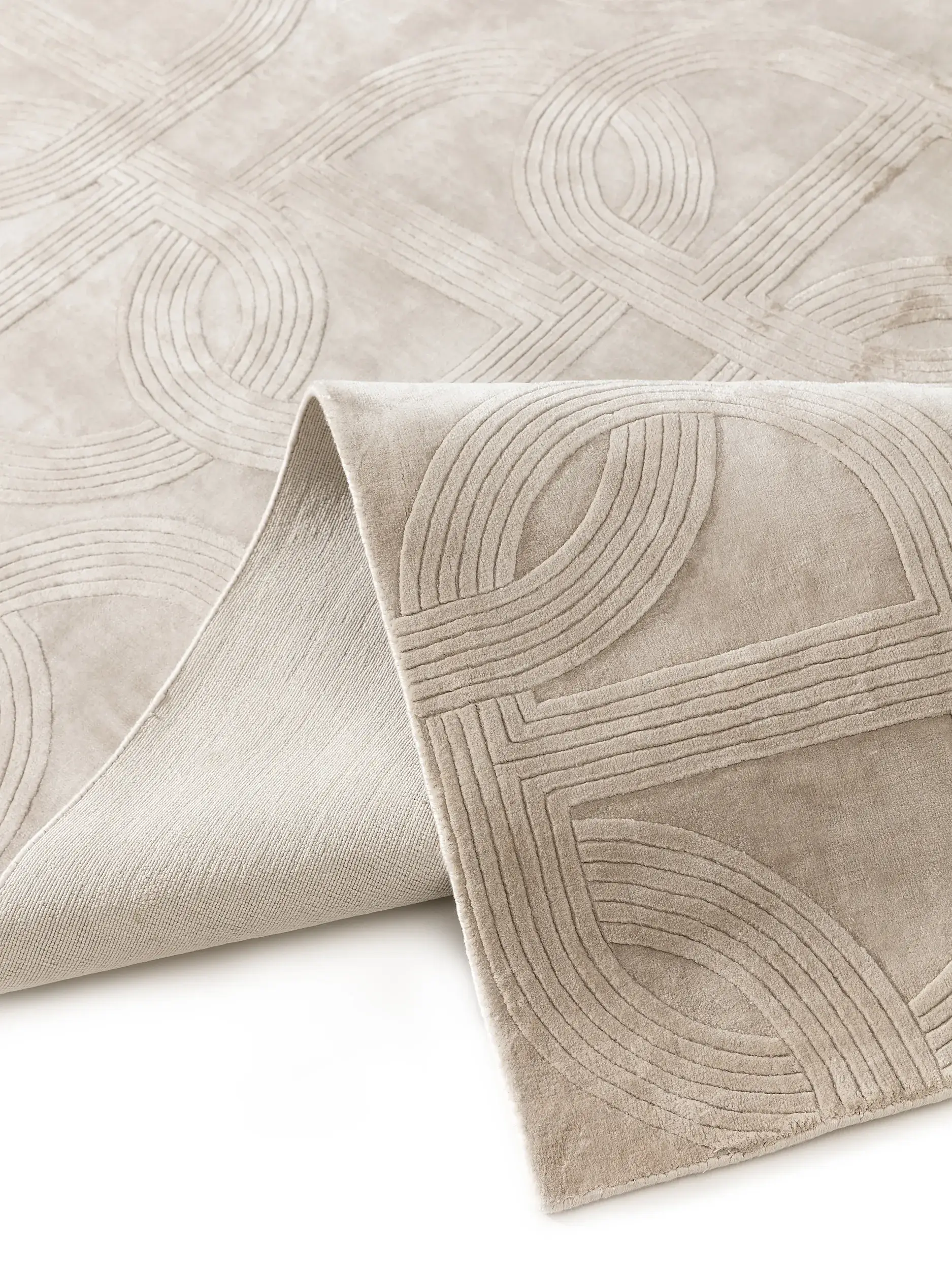 Rug made of 100% Lyocell (TENCEL™) in Beige with a 100% Lyocell (TENCEL™) high pile by benuta Finest
