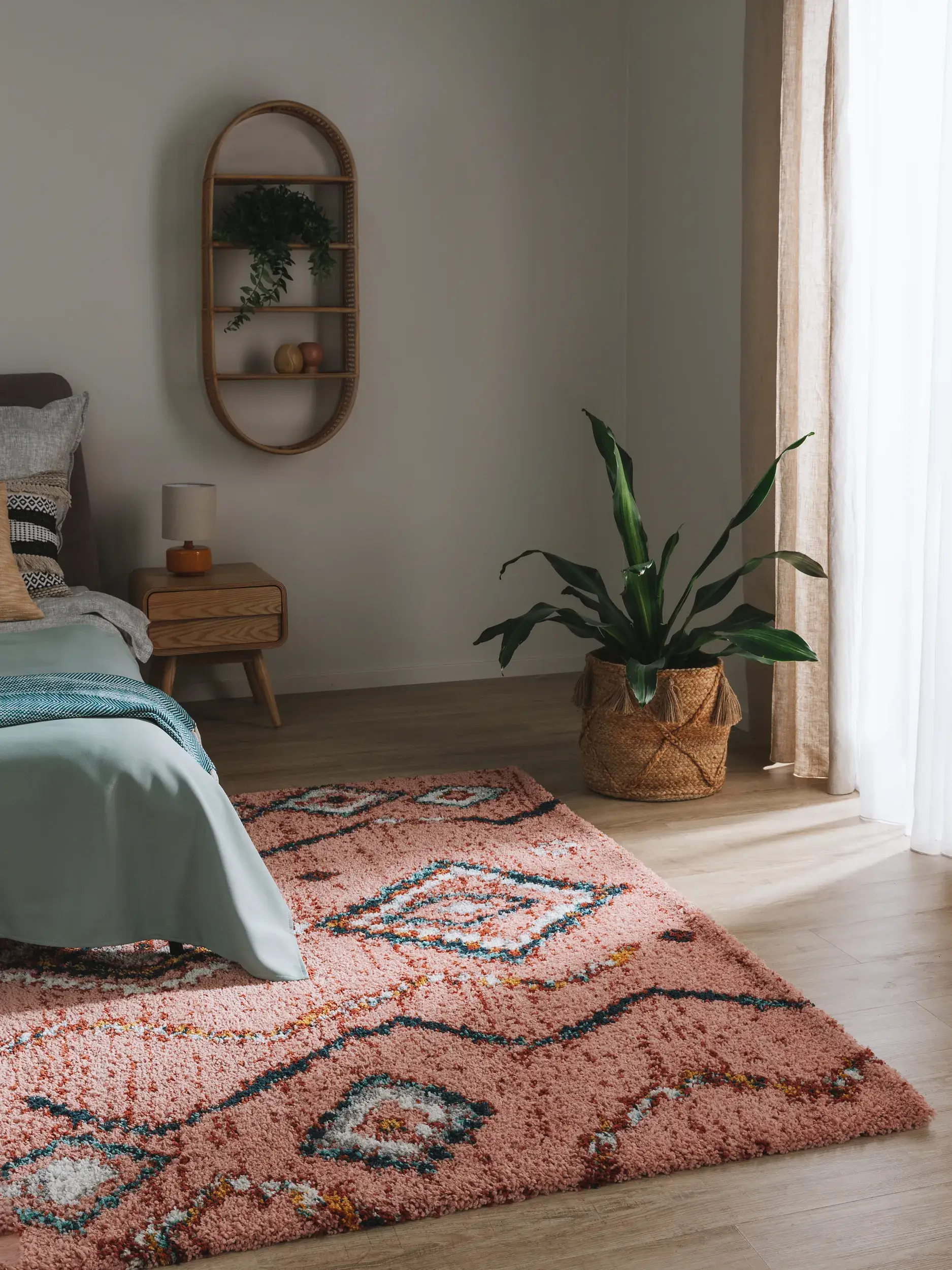 Rug made of 100% Polypropylen in Rosa with a 100% Polypropylen high pile by benuta Nest