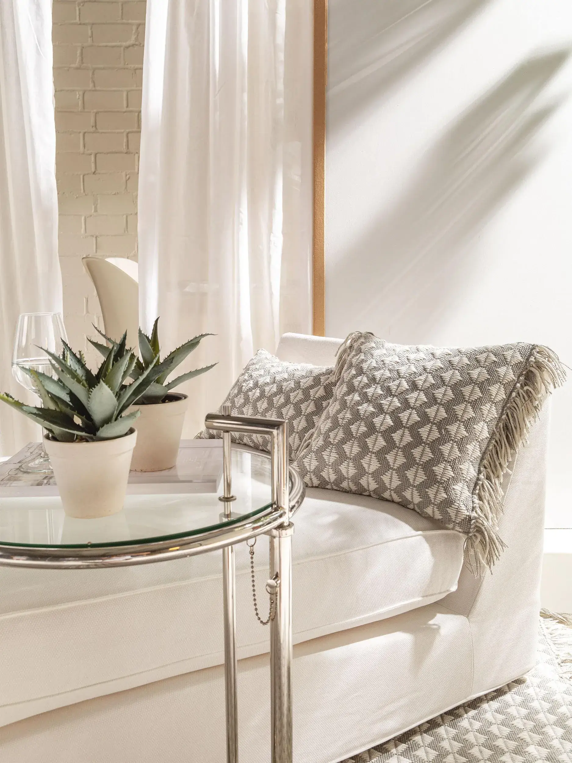 In- & Outdoor Kissen Morty Grau im Design Geometrisch aus 100% Polyester (recyceltes PET) von benuta Pure
