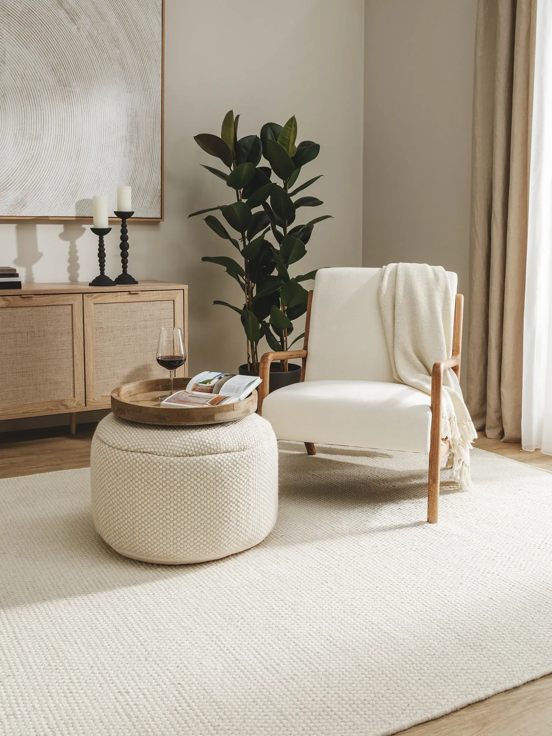 Handgjord ullpouf Rocco Vit med Enfärgad-design i 80% Ull, 20% Bomull från benuta pure