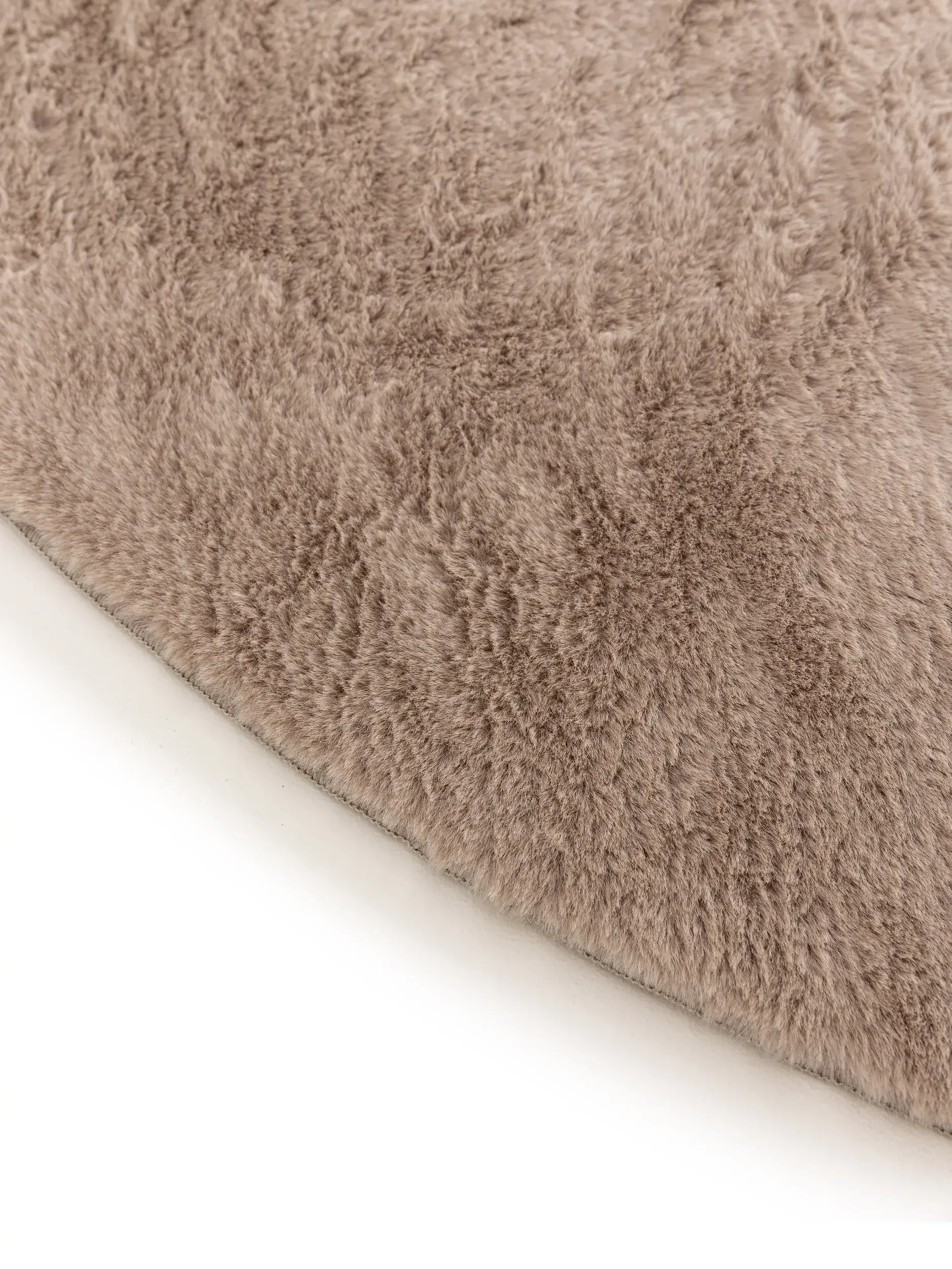 Rug made of 100% Polyester in Taupe with a 100% Polyester high pile by benuta Basic