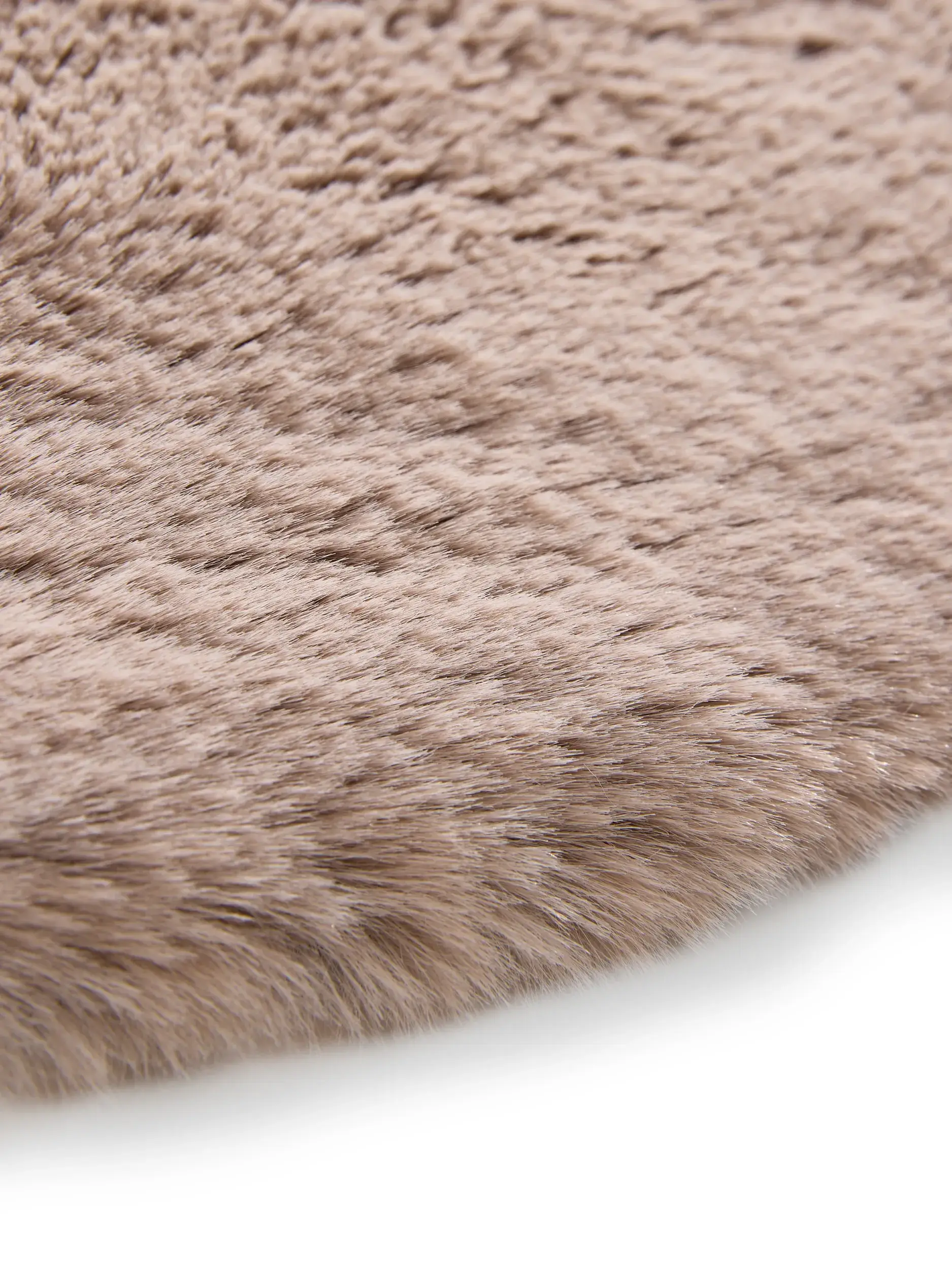 Teppich aus 100% Polyester in Taupe mit 100% Polyester hohem Flor von benuta Nest