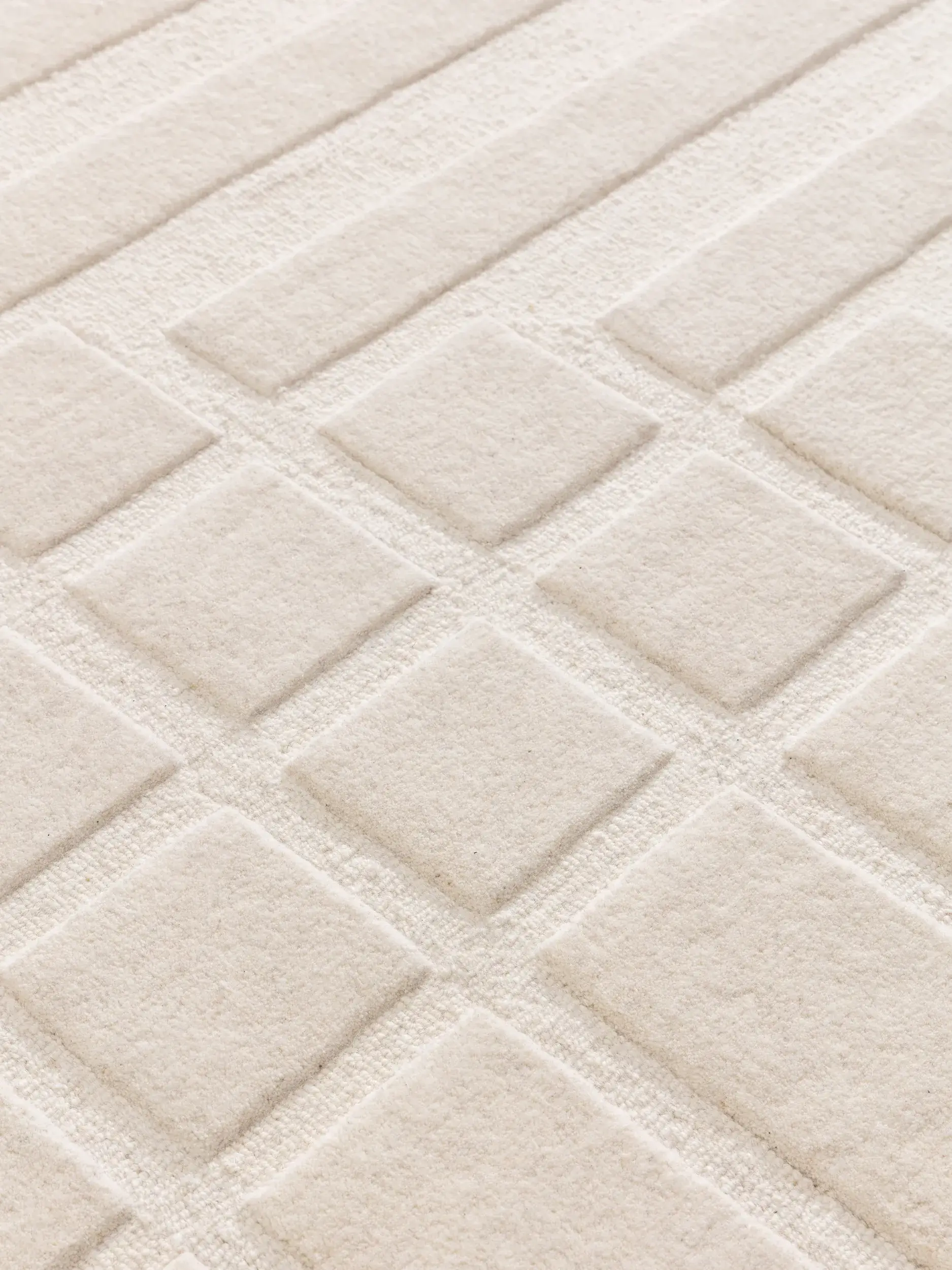 Rug made of 100% Wolle in Weiß with a 100% Wolle high pile by benuta Pure