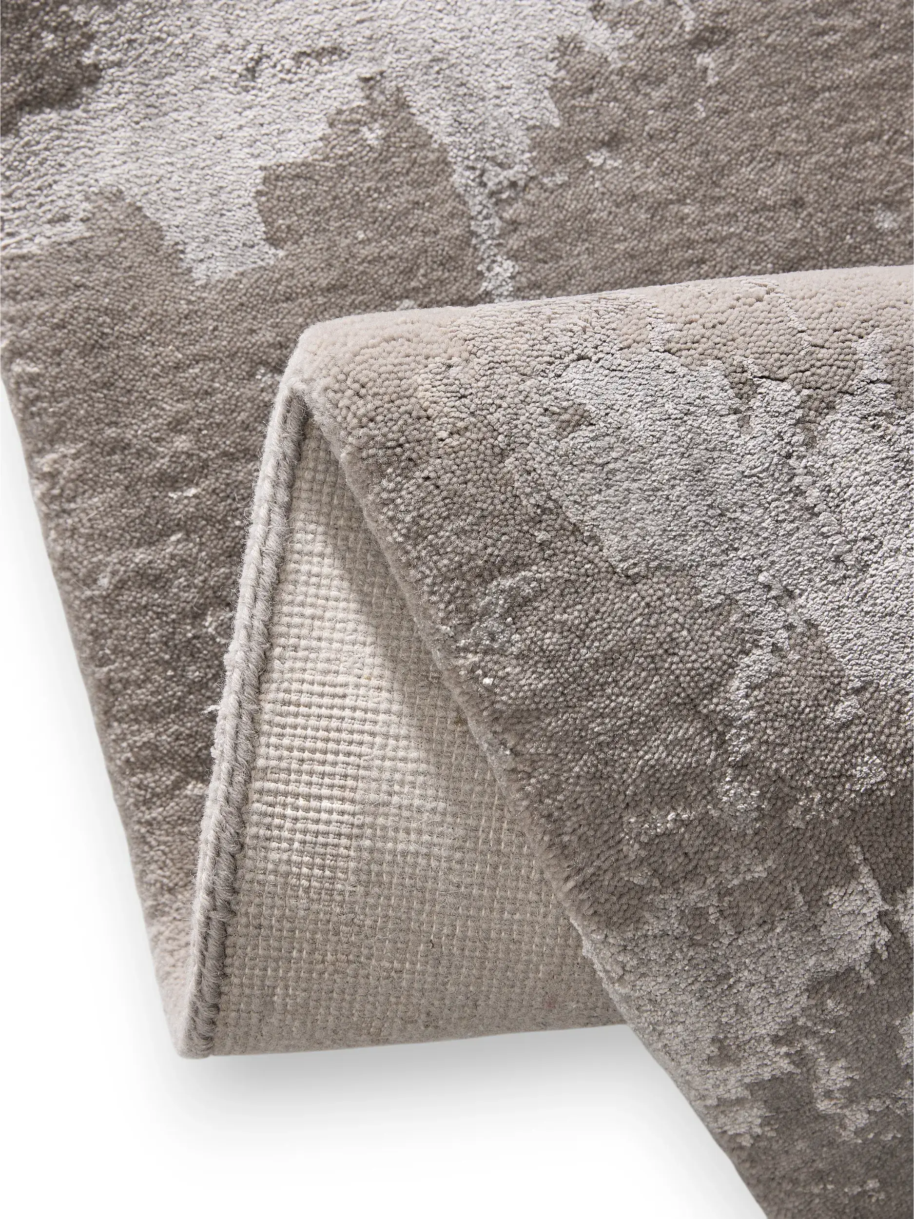 Rug made of 100% Viscose in Grey with a 100% Viscose high pile by benuta Finest