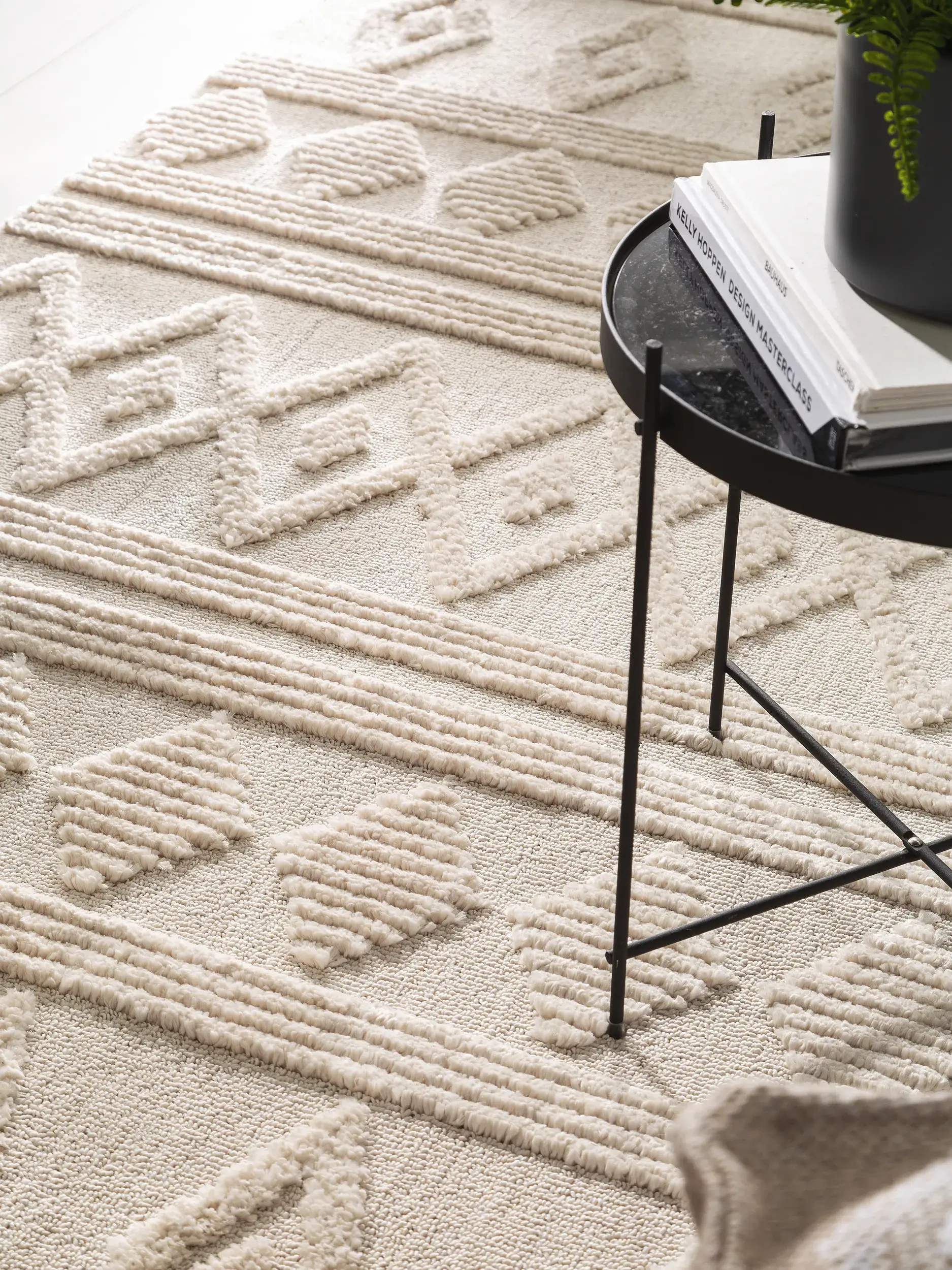 Tapijt van 100% Polyester in Beige met een 100% Polyester hoge pool van benuta POP