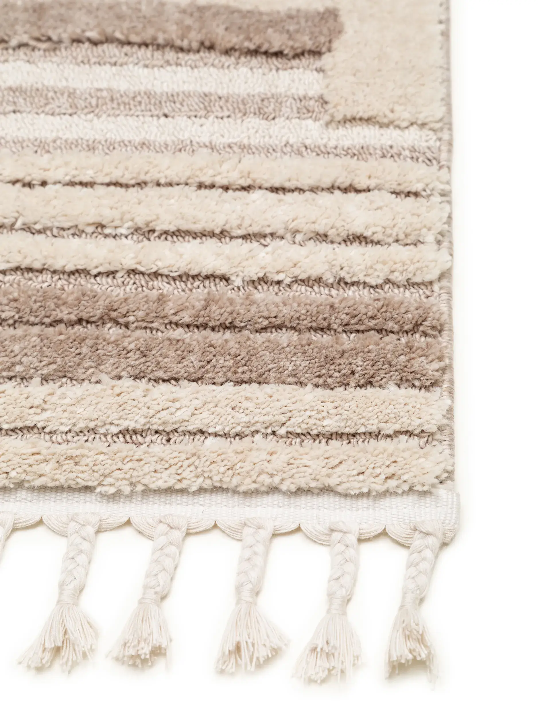 Matta av 100% Polyester i Beige med 100% Polyester hög lugg från benuta POP