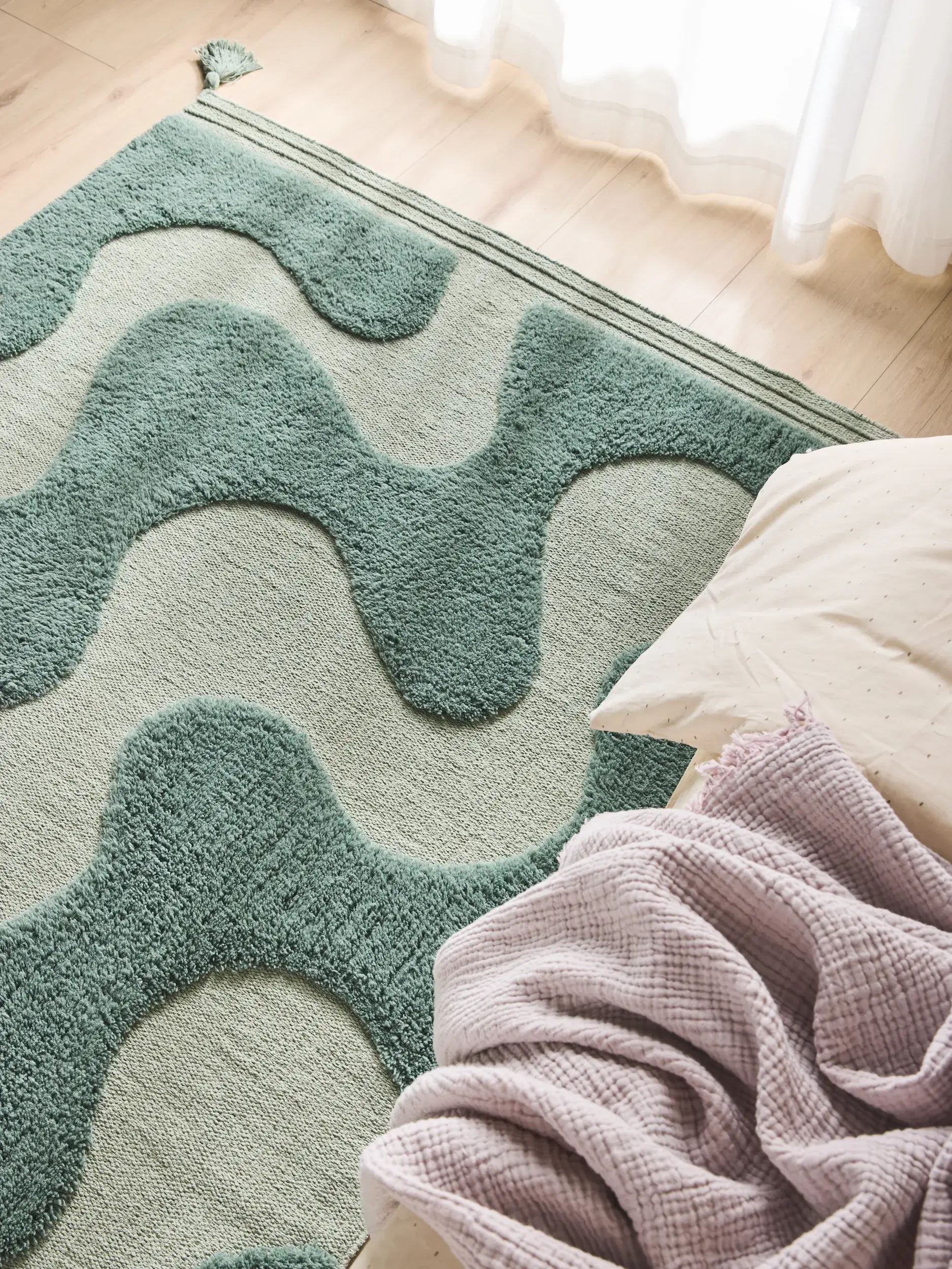 Rug made of 60% Baumwolle, 40% Wolle in Grün with a 60% Baumwolle, 40% Wolle high pile by Lytte