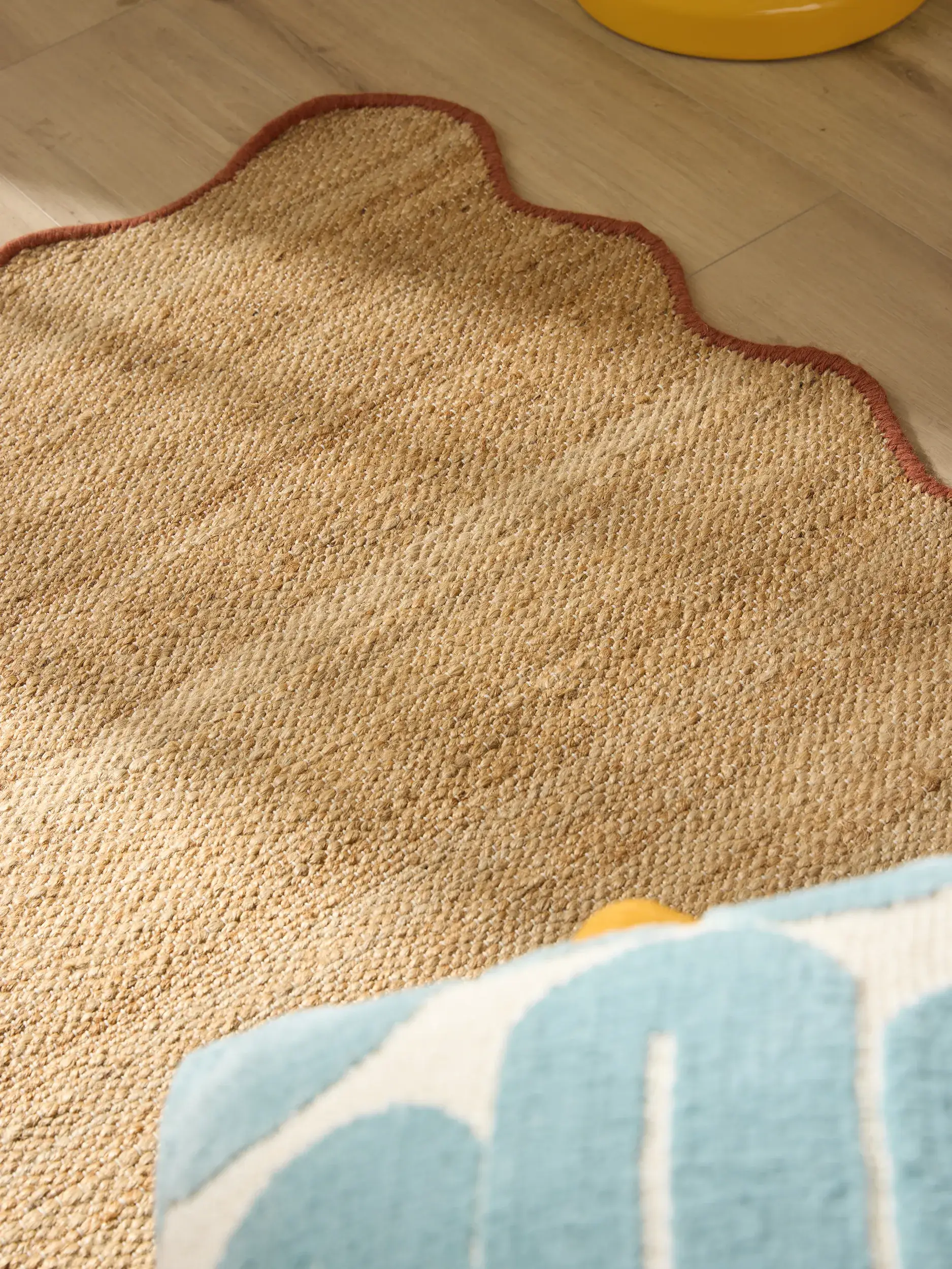 Teppich aus 91% Jute, 4% Cotton, 3% Wool, 2% Polyester in Braun mit 91% Jute, 4% Cotton, 3% Wool, 2% Polyester hohem Flor von benuta Pop