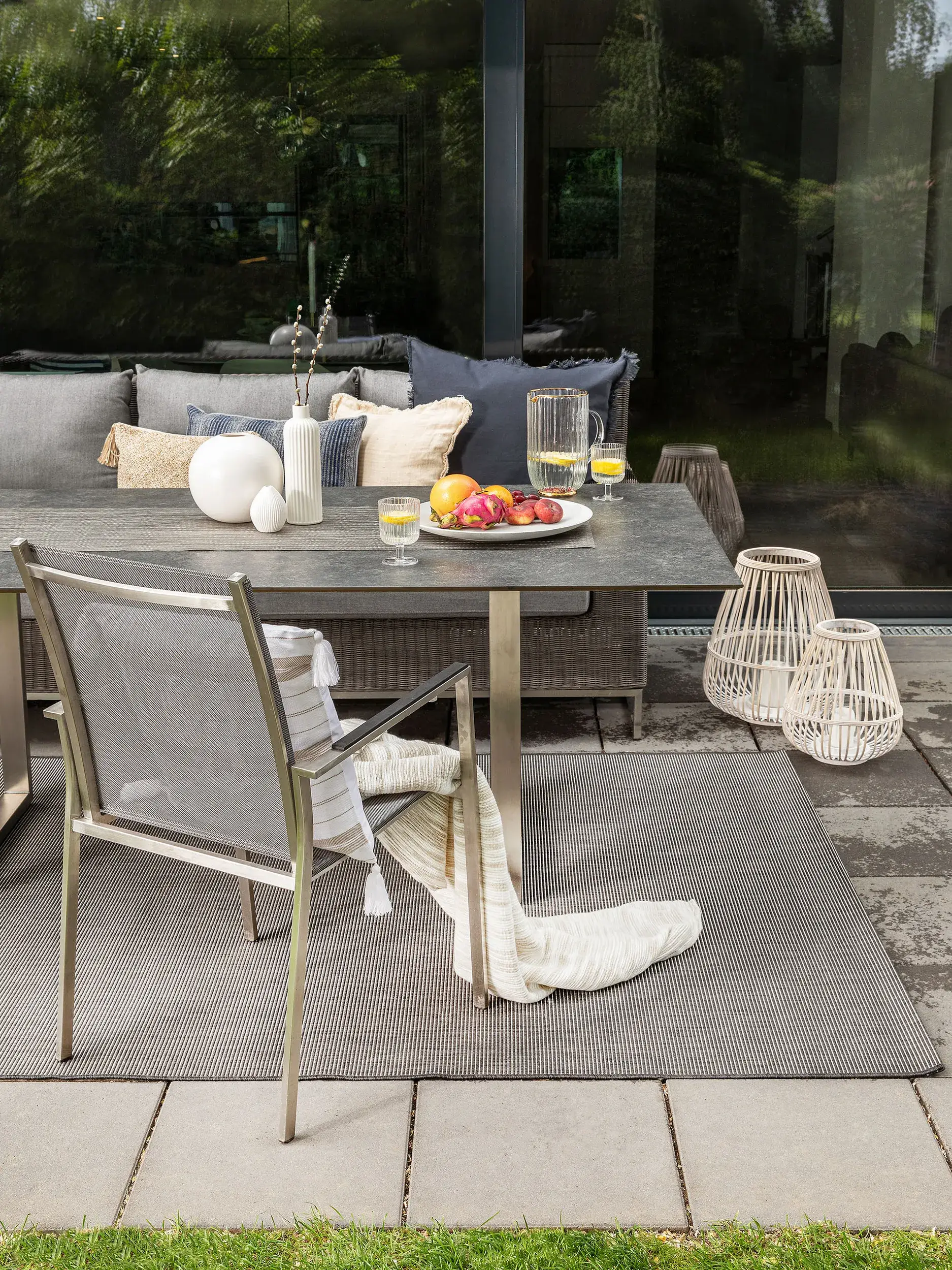 Rug made of 100% Polypropylen in Schwarz with a 100% Polypropylen high pile by benuta Nest