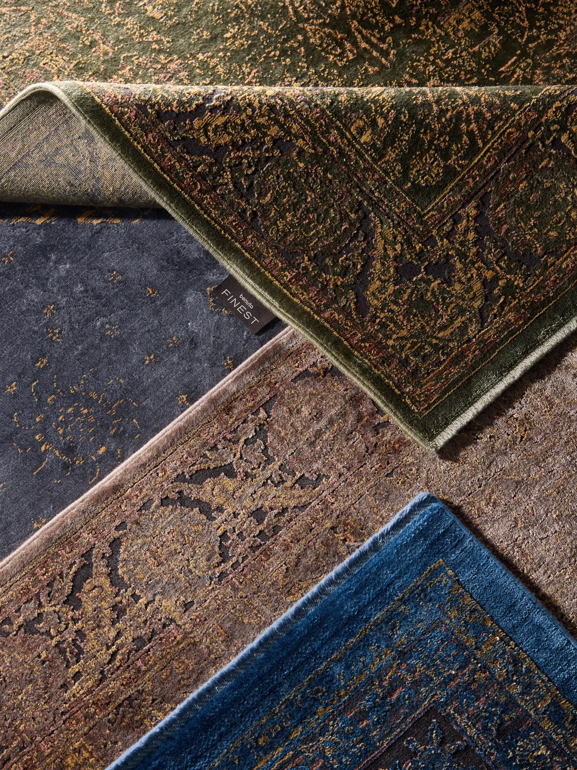 Teppich aus 56% Viskose, 30% Polyester, 14% Polyacryl in Grün mit 56% Viskose, 30% Polyester, 14% Polyacryl hohem Flor von benuta Finest