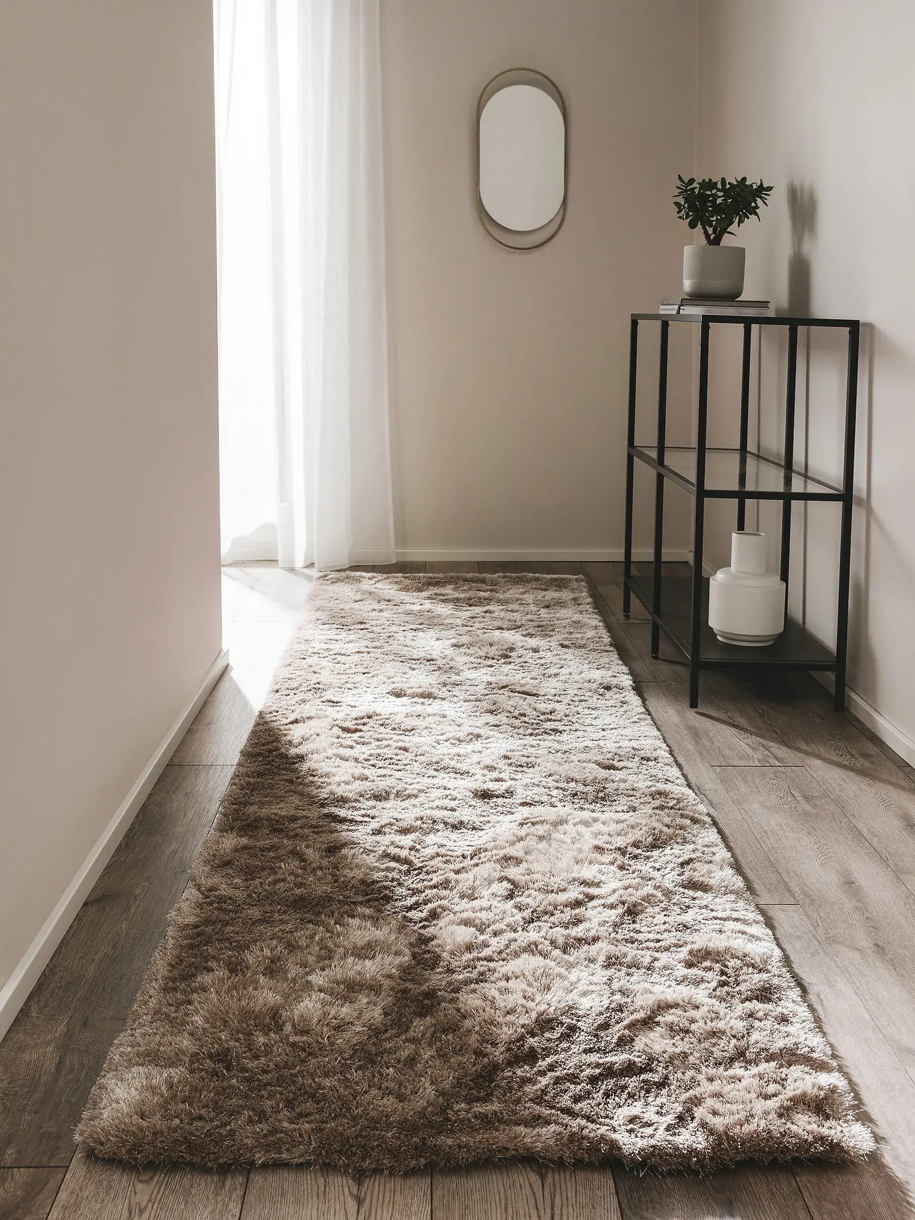 Matta av 100% Polyester i Brun med 100% Polyester hög lugg från benuta nest